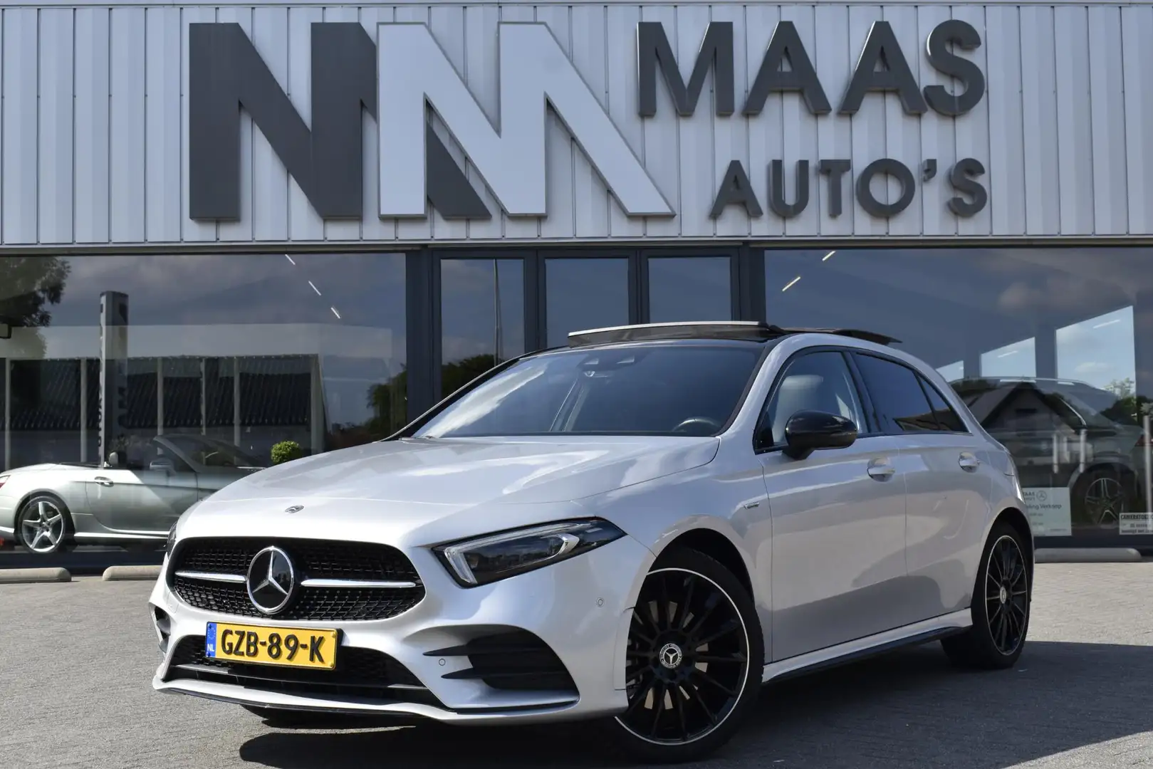 Mercedes-Benz A 250 e AMG Line Distronic Mercedes-Benz A-klasse 250 e Grijs - 1