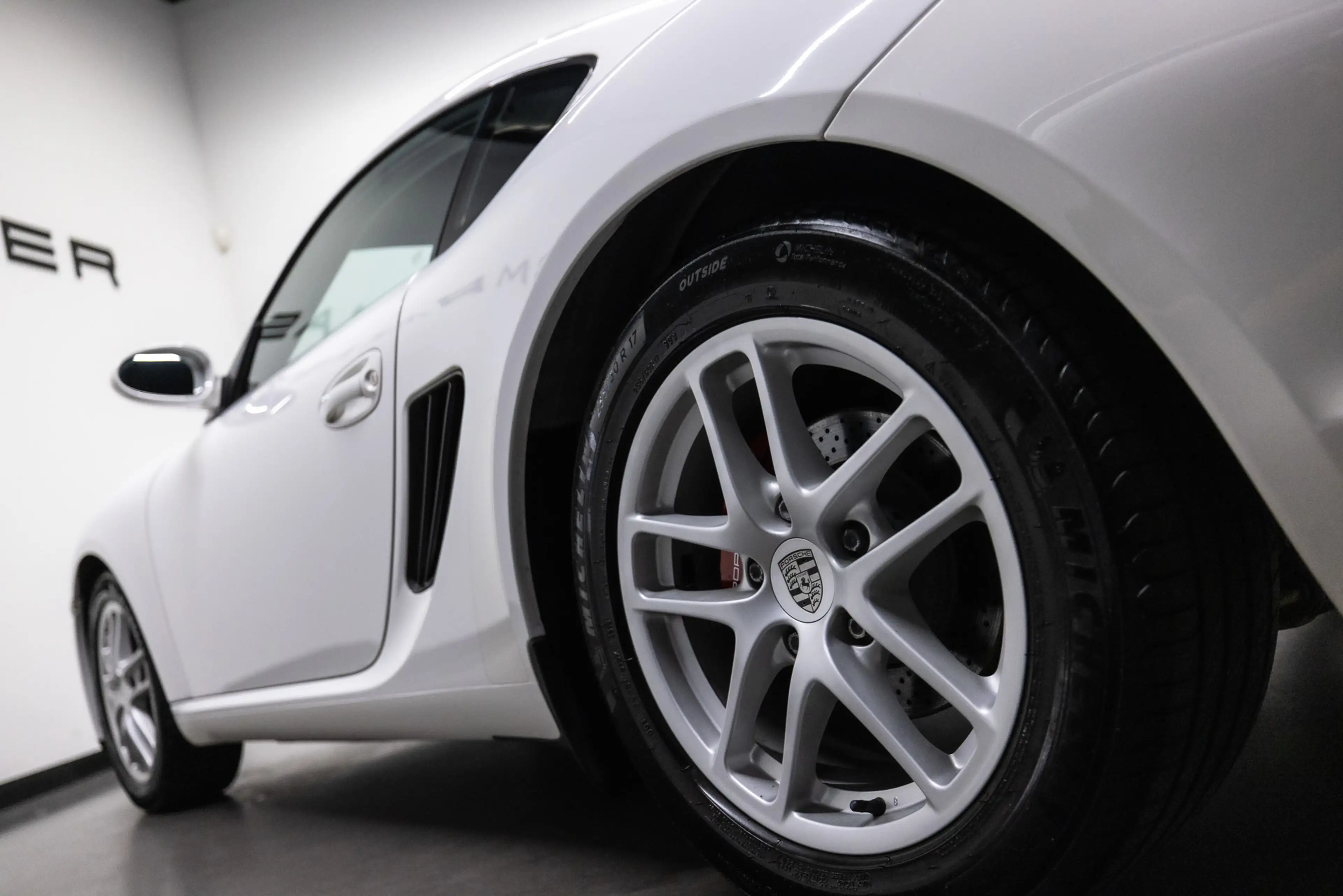 Porsche Cayman 2.7 — photo 31