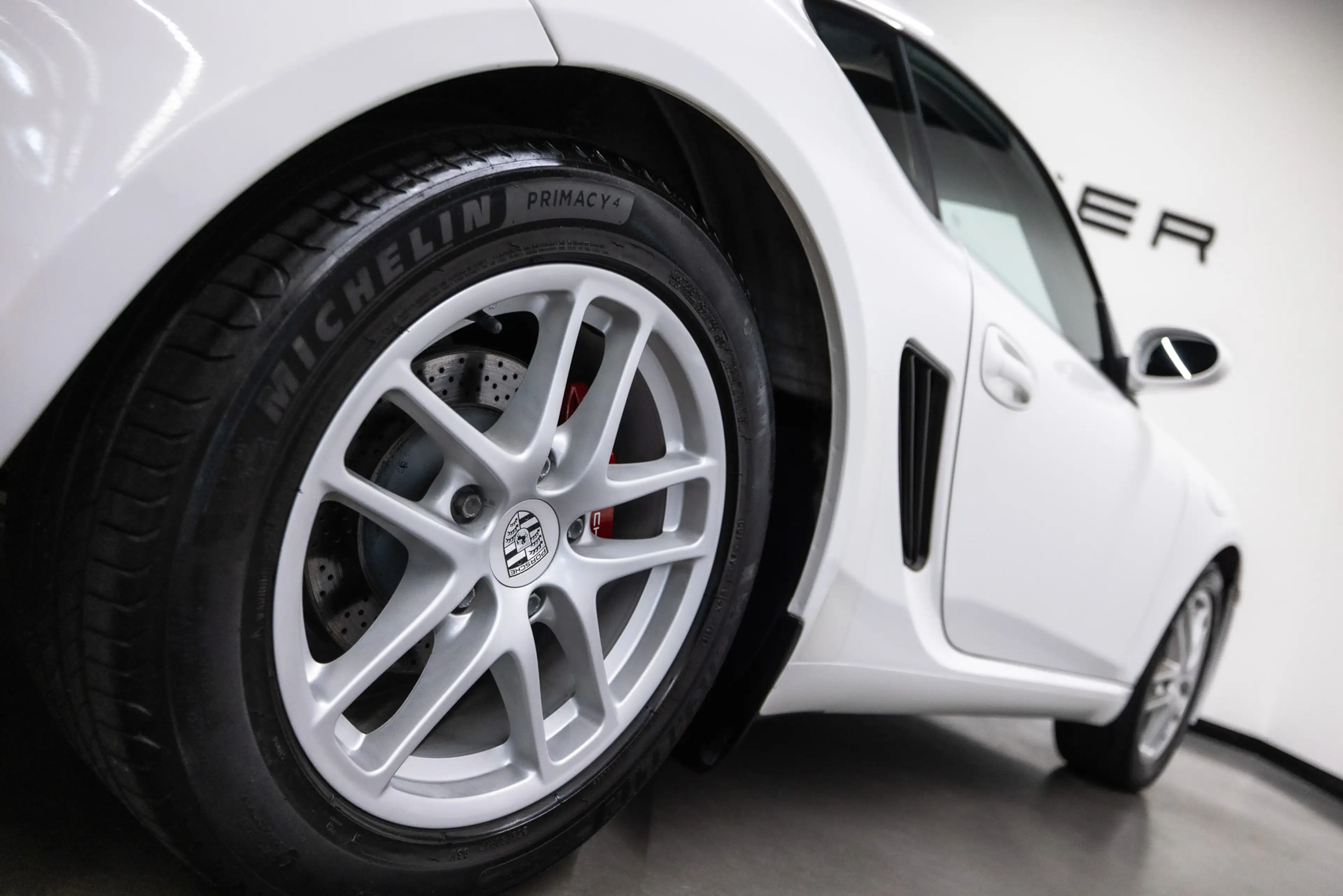 Porsche Cayman 2.7 — photo 9