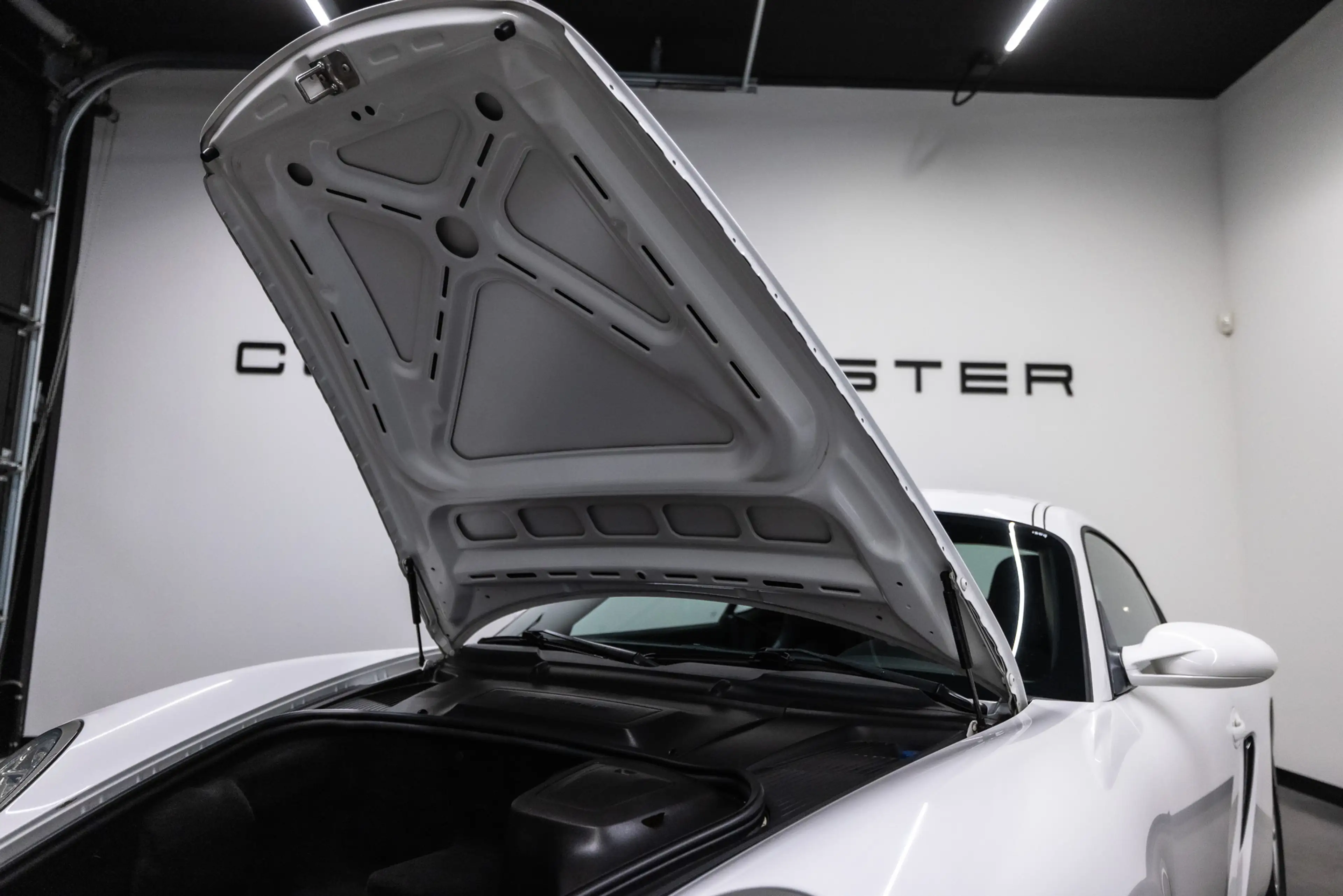 Porsche Cayman 2.7 — photo 48