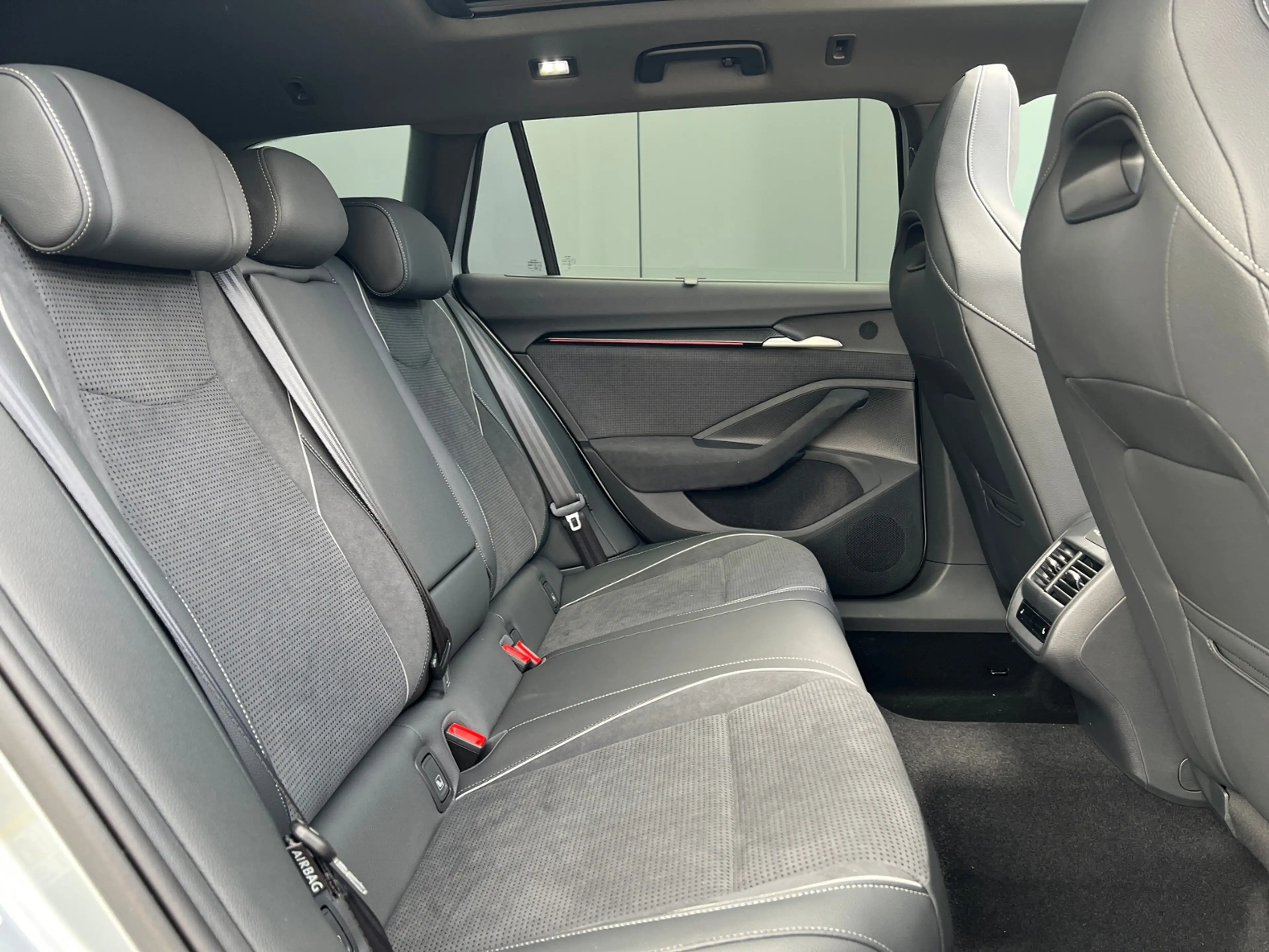 Skoda Superb Combi  Sportline 1.5 TSI IV DSG *AHK, Navi, 19"-L — photo 11