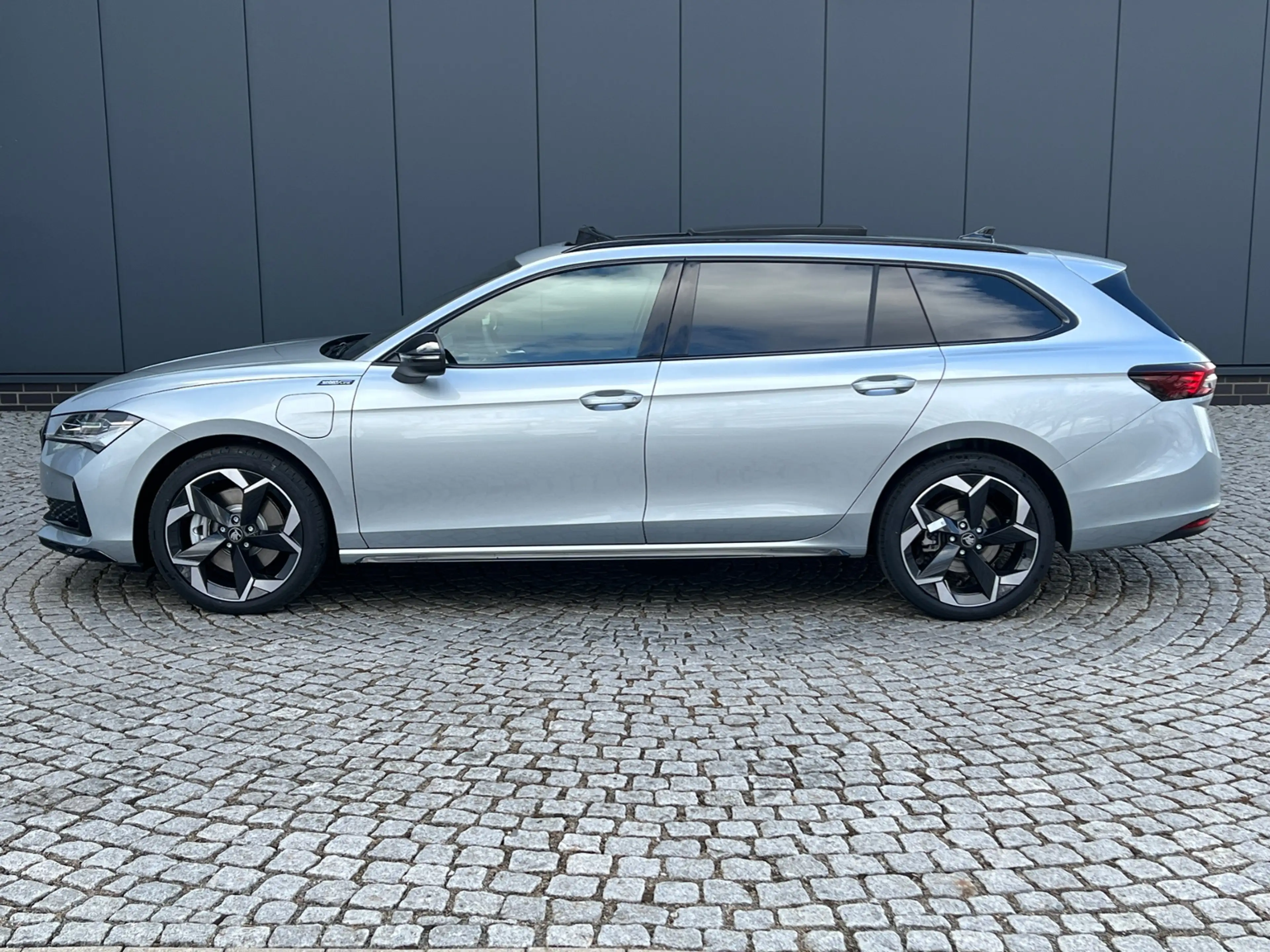 Skoda Superb Combi  Sportline 1.5 TSI IV DSG *AHK, Navi, 19"-L — photo 3