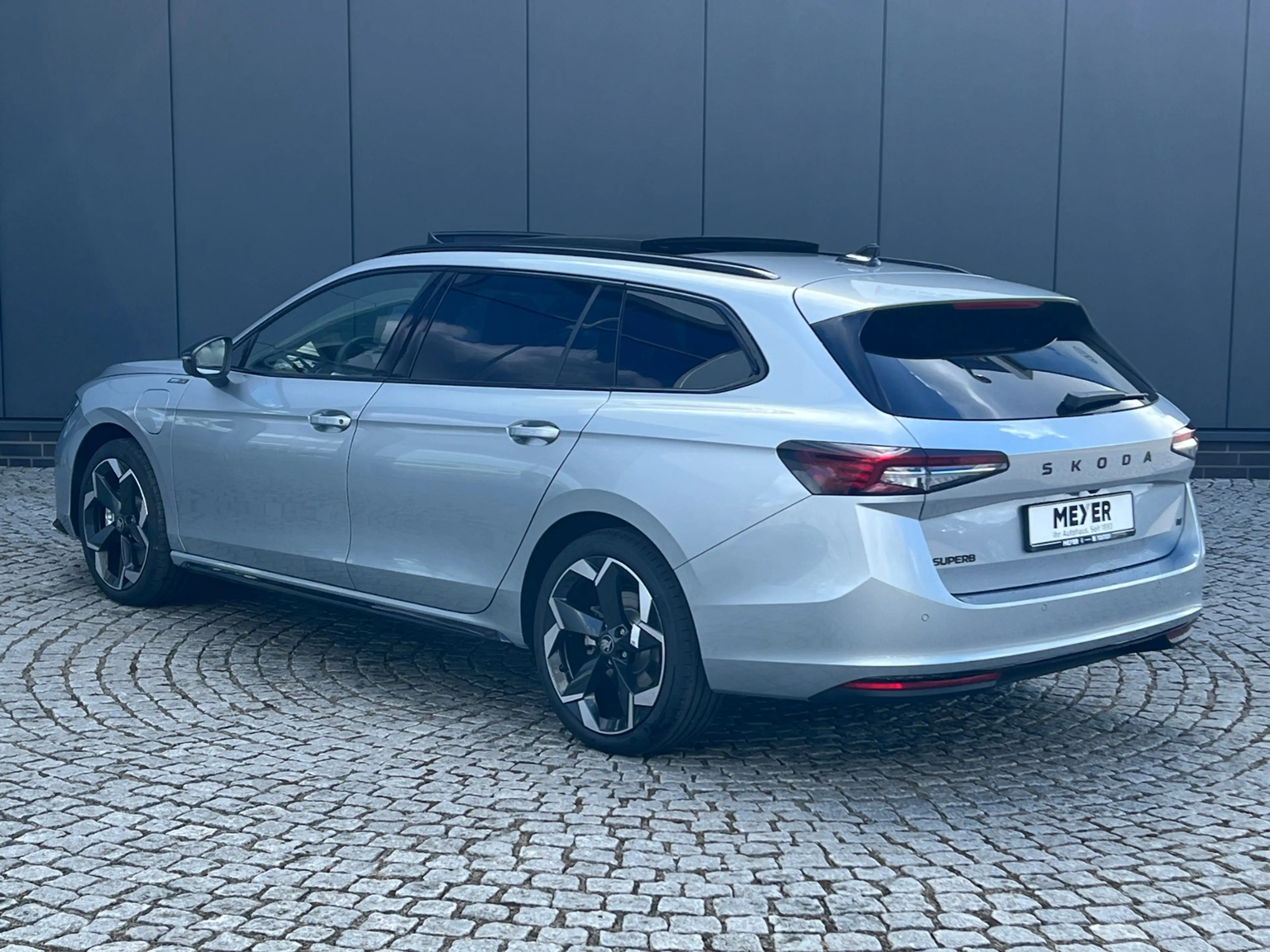 Skoda Superb Combi  Sportline 1.5 TSI IV DSG *AHK, Navi, 19"-L — photo 4