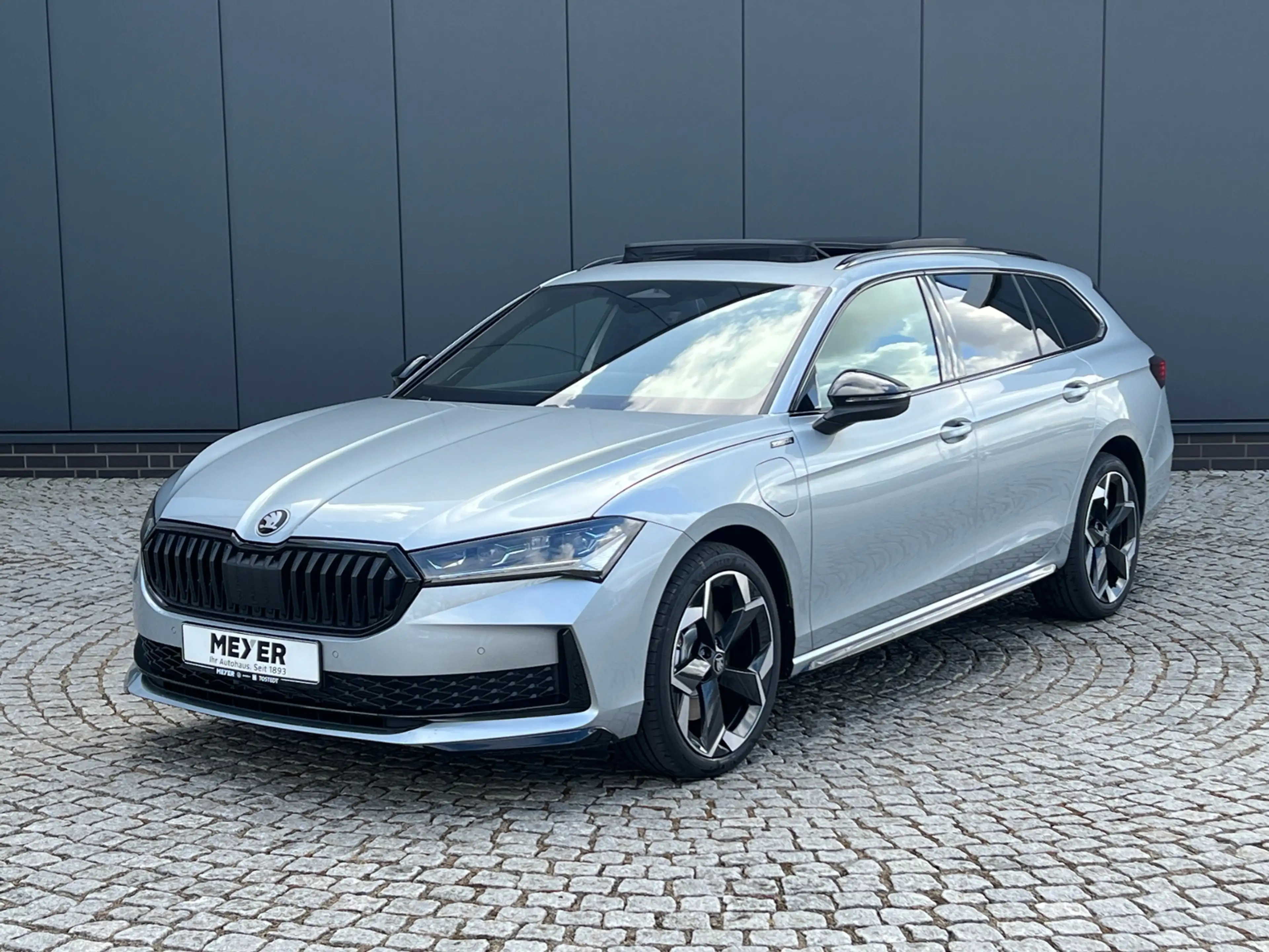 Skoda Superb Combi  Sportline 1.5 TSI IV DSG *AHK, Navi, 19"-L — photo 2