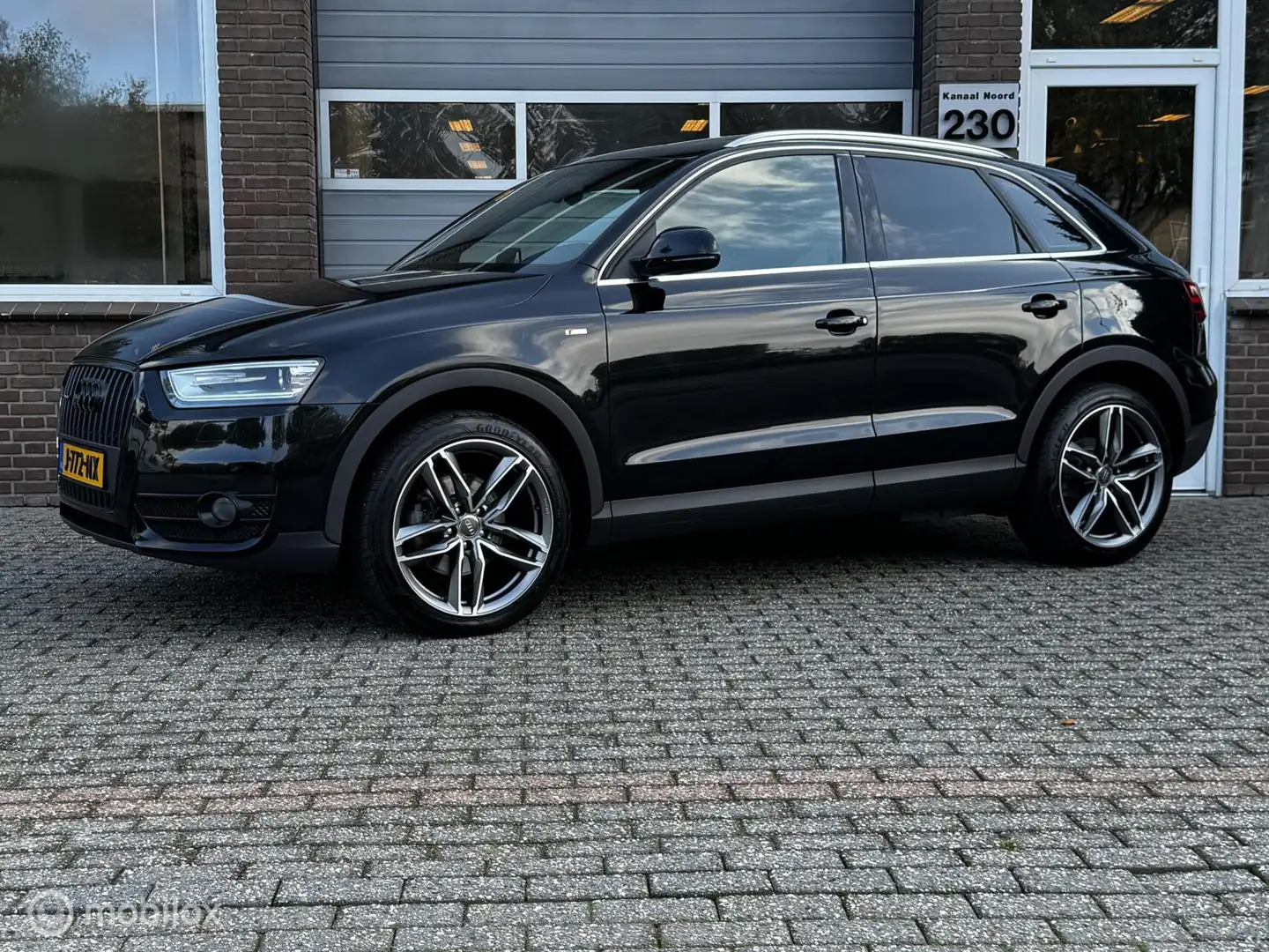 Audi Q3 2.0 TFSI QUATTRO AUT PANO/LEDER/ECC-AIRCO Zwart - 1