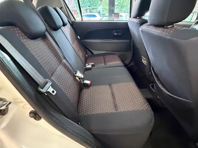 Daihatsu Sirion view 10
