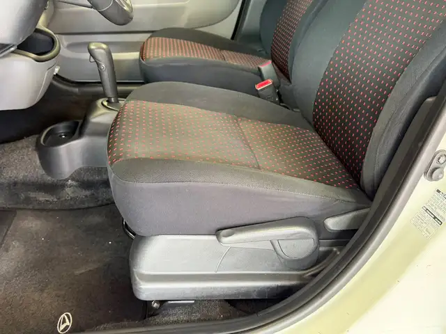 Daihatsu Sirion view 13
