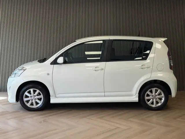 Daihatsu Sirion view 3
