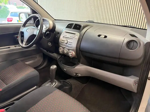 Daihatsu Sirion view 8
