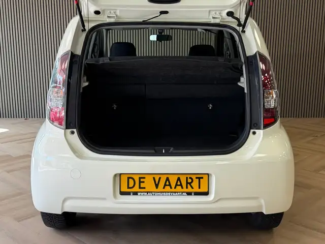 Daihatsu Sirion view 6