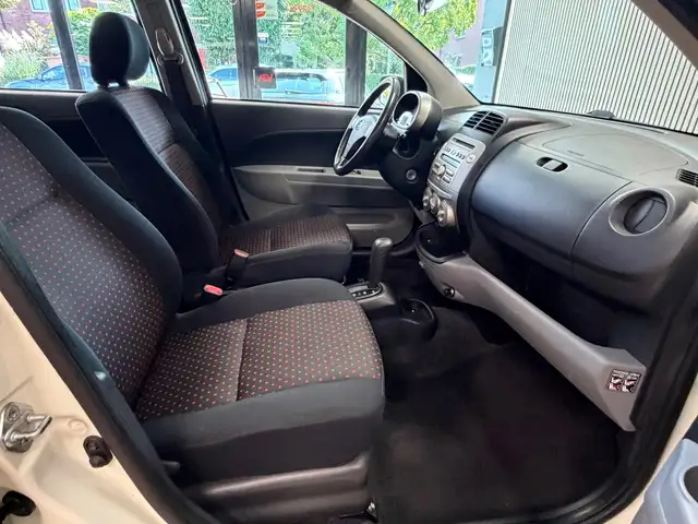 Daihatsu Sirion view 9