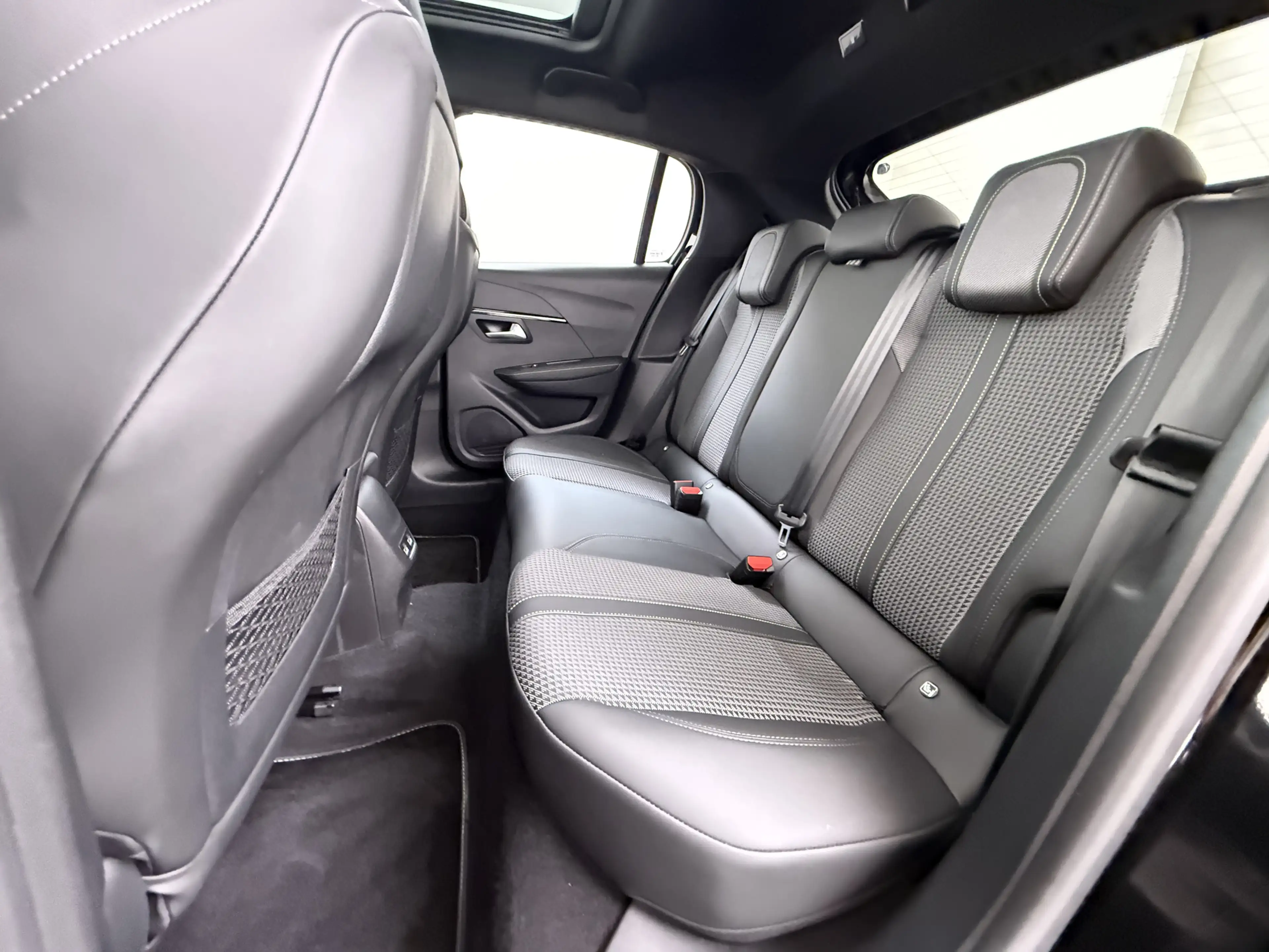 Peugeot e-208 EV GT350 SOH 98% Panoramadak Virtual Cockpit 360°C — photo 38