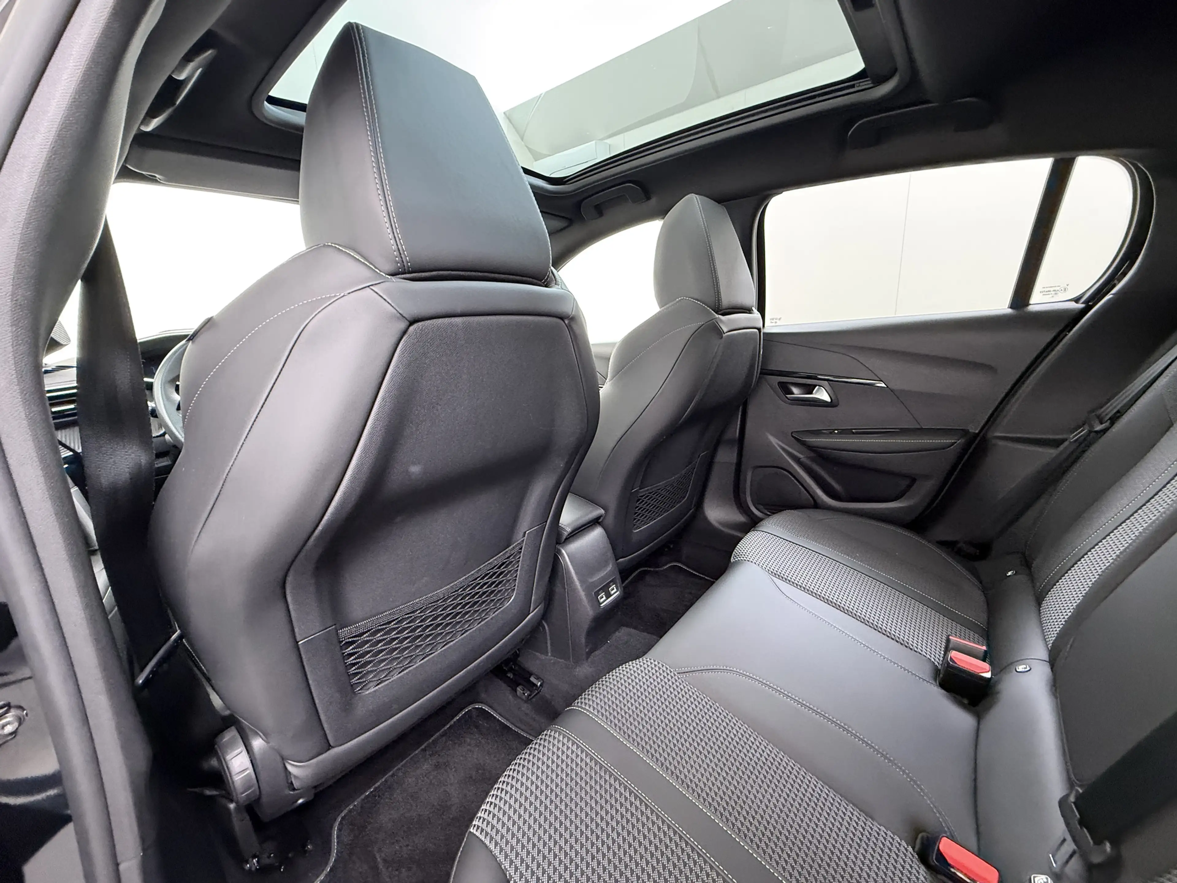 Peugeot e-208 EV GT350 SOH 98% Panoramadak Virtual Cockpit 360°C — photo 13