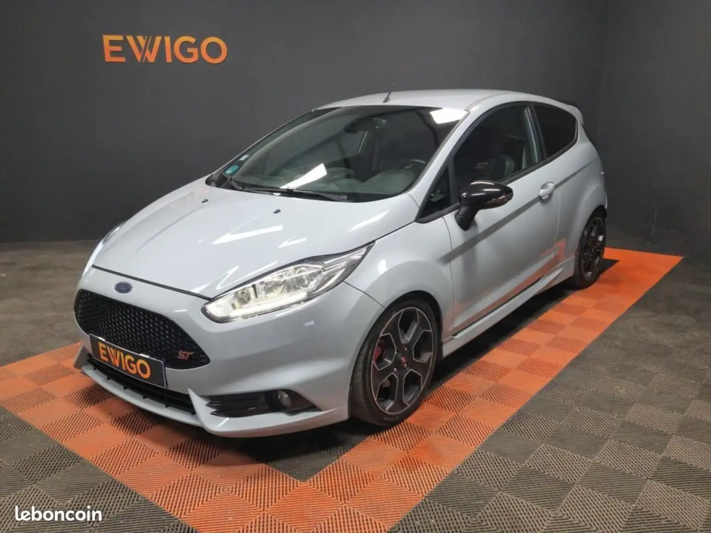 Ford Fiesta 1.6 ECOBOOST 200ch ST200 série limitée Gris - 1