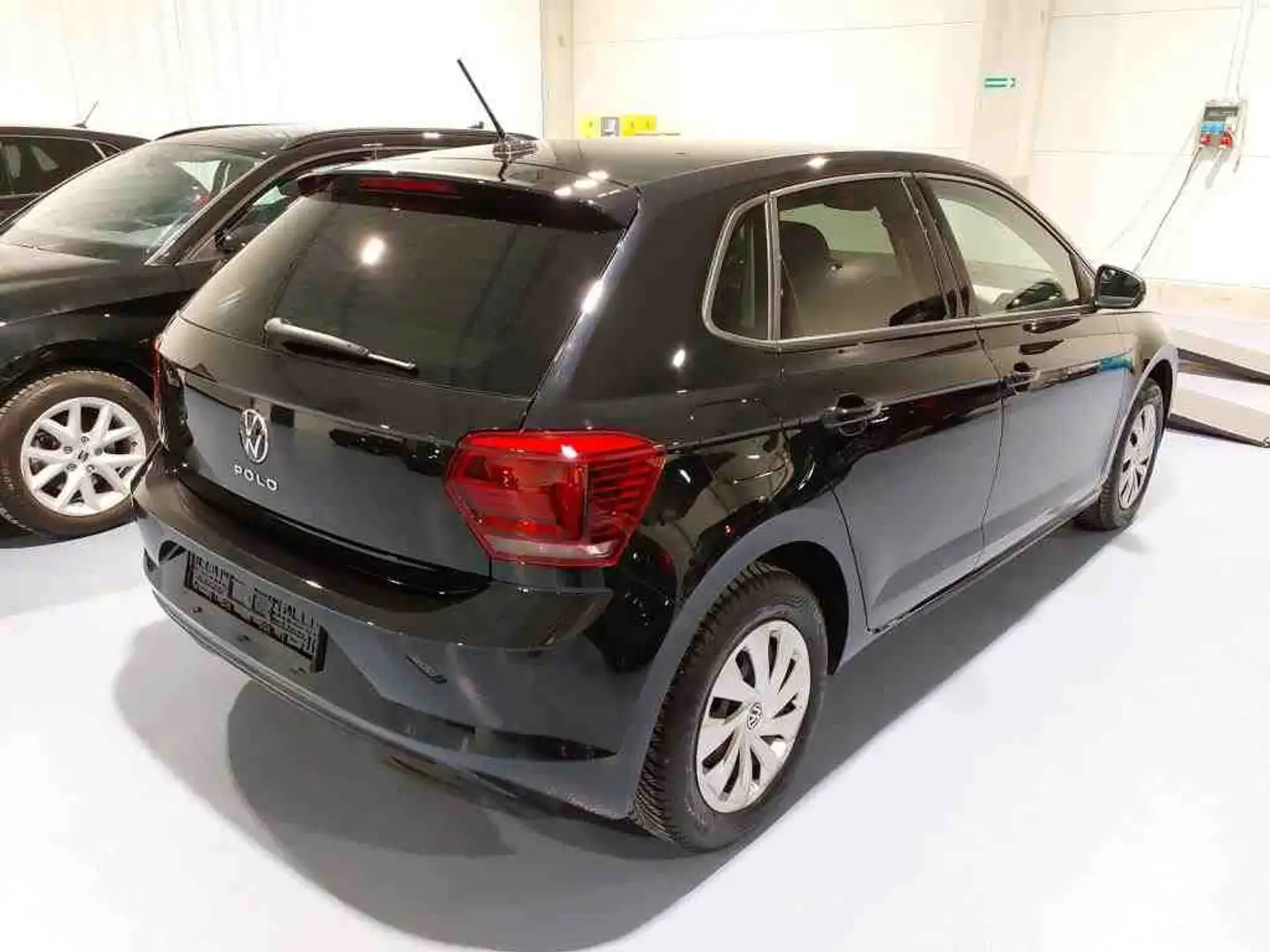 Volkswagen Polo Comfortline 1.0 TSI DSG Navi Sitzh Keyless Carplay Zwart - 2