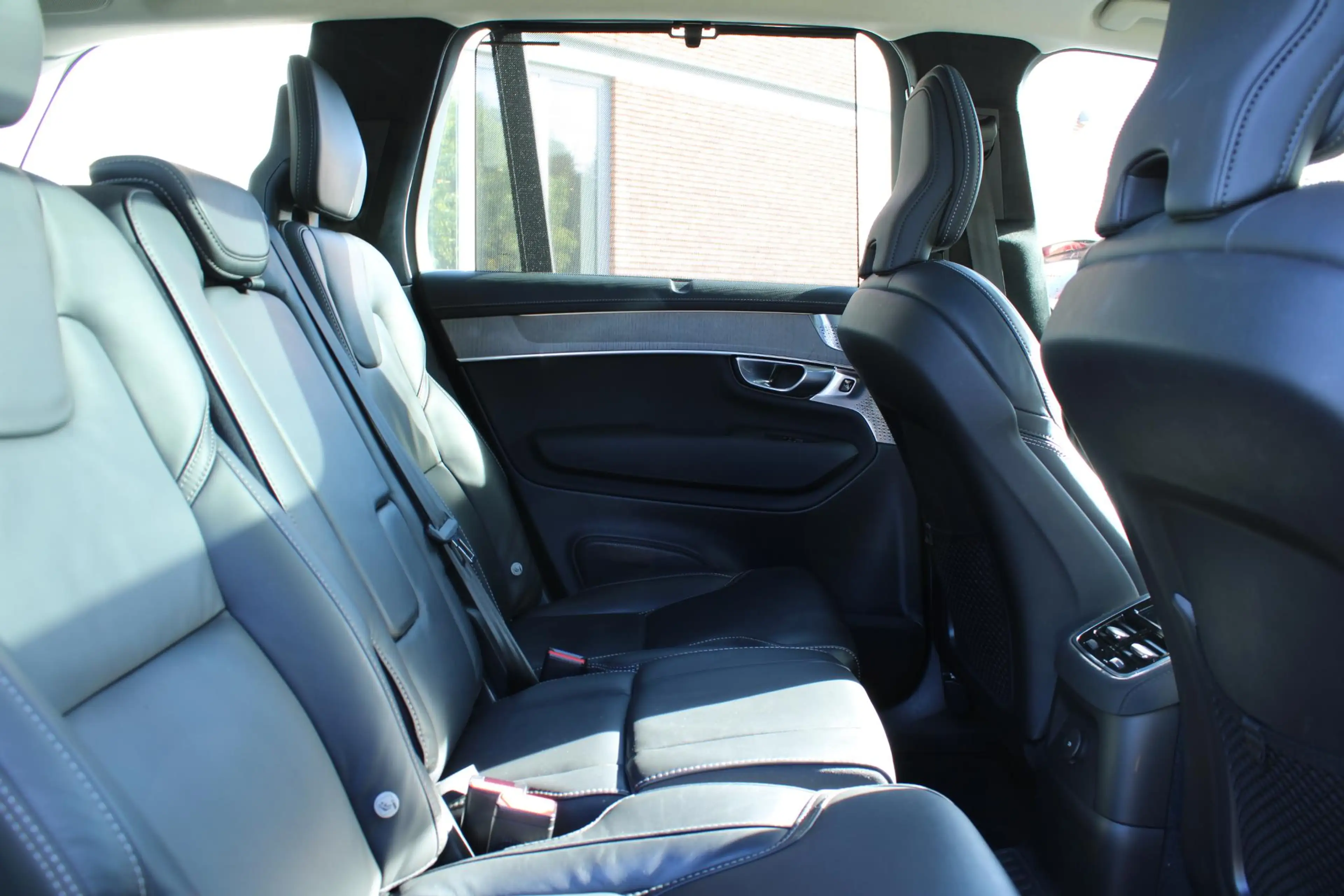 Volvo XC90 2.0 T8 Plug-in hybrid AWD Ultra Dark | Luchtvering — photo 7