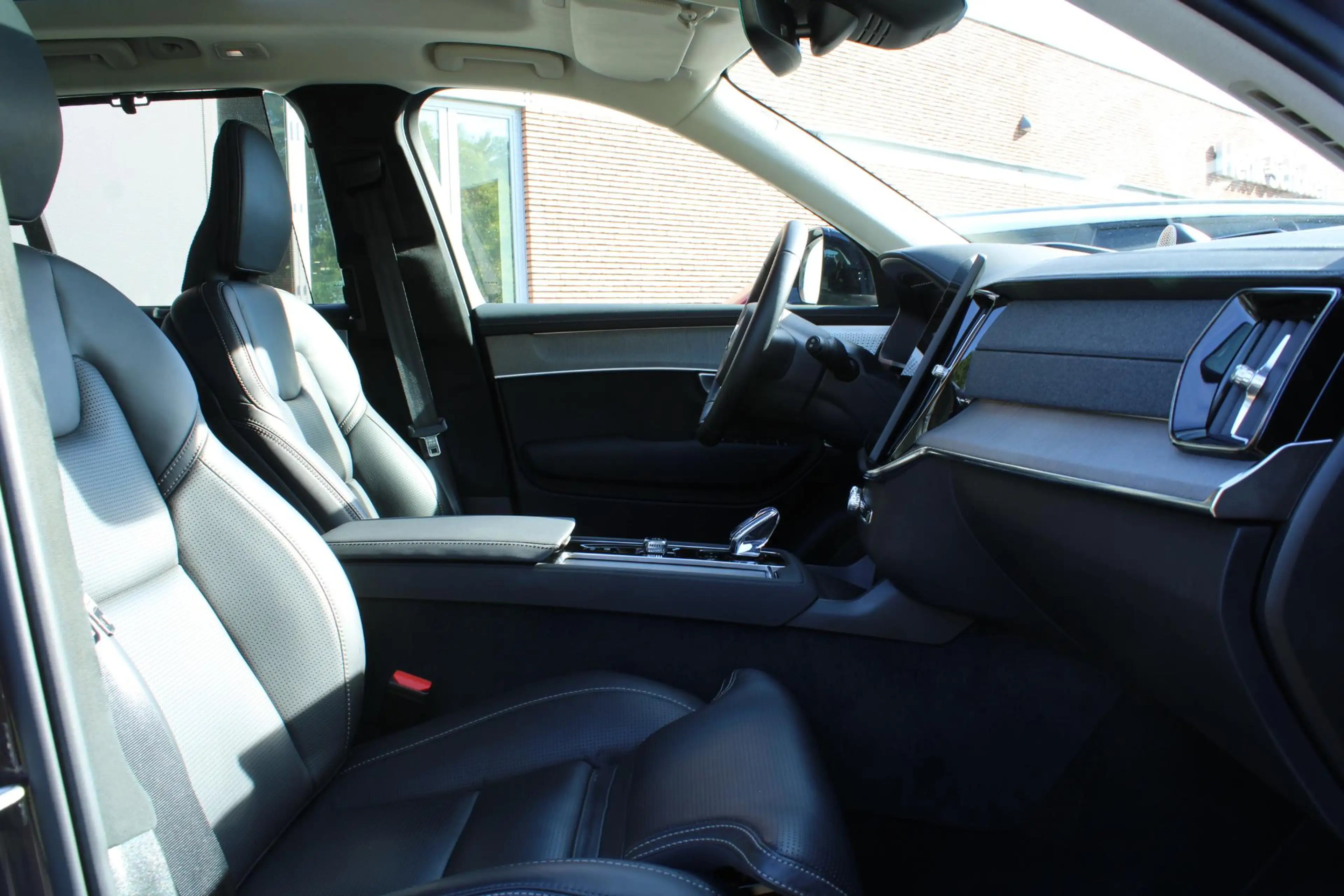 Volvo XC90 2.0 T8 Plug-in hybrid AWD Ultra Dark | Luchtvering — photo 3