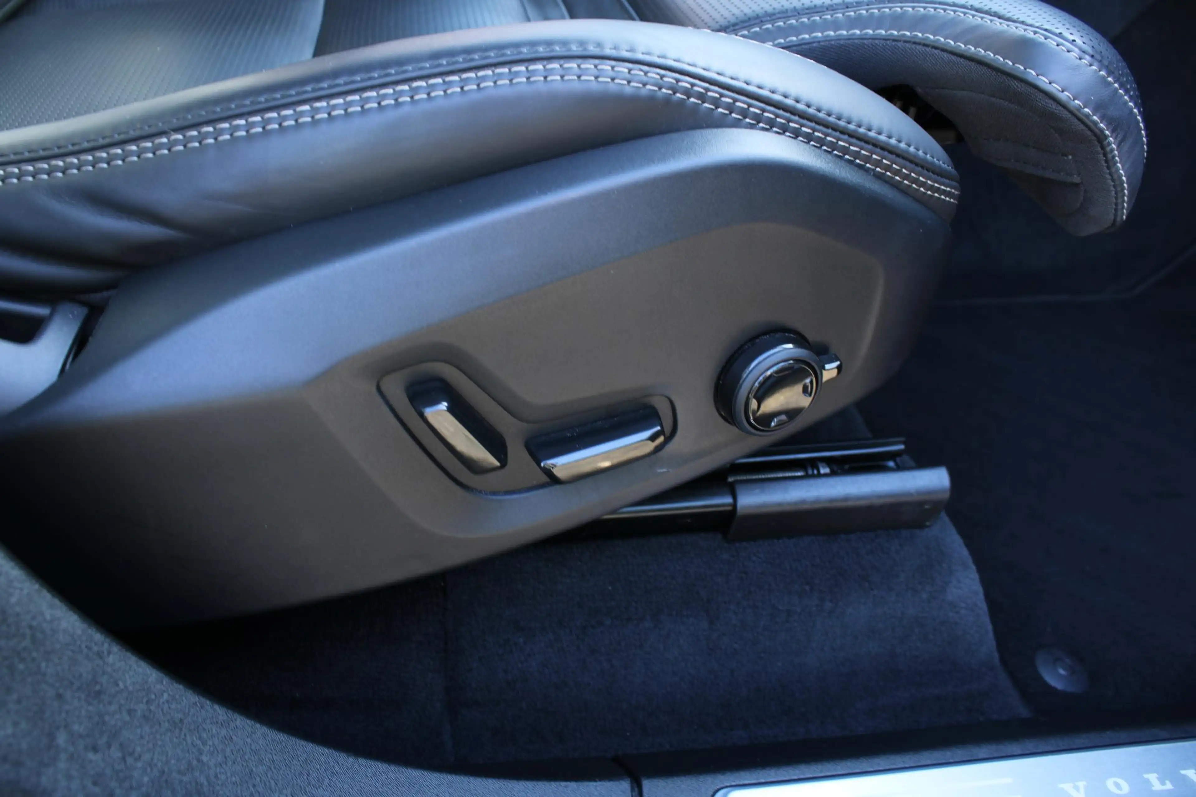Volvo XC90 2.0 T8 Plug-in hybrid AWD Ultra Dark | Luchtvering — photo 13