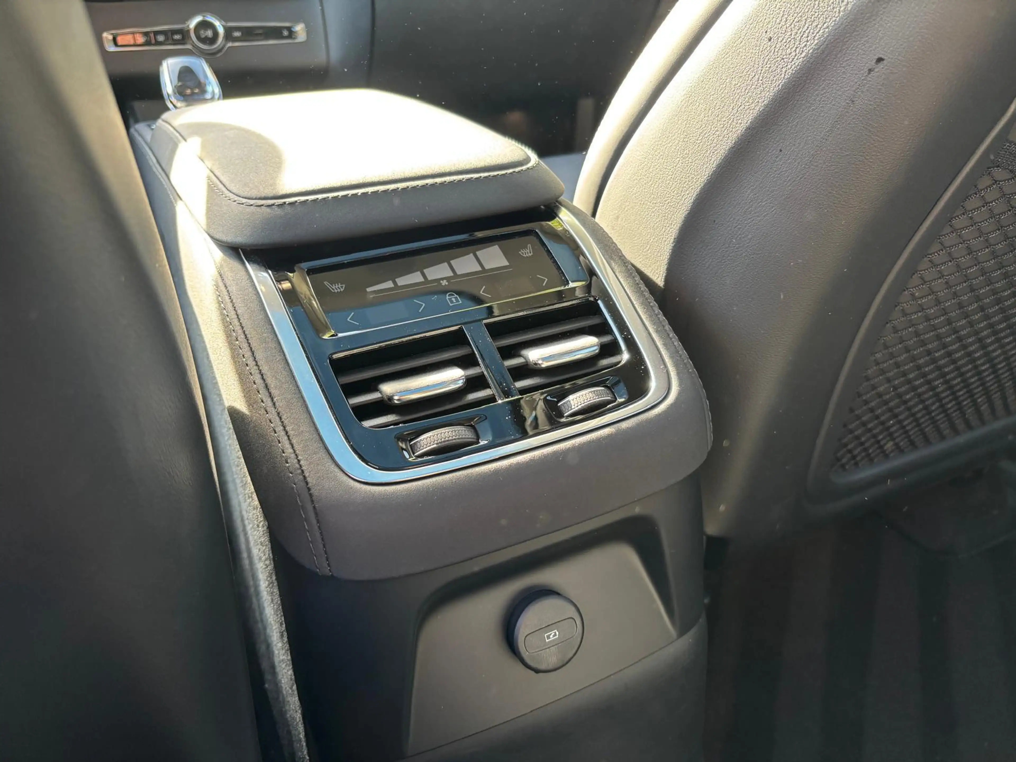 Volvo XC90 2.0 T8 Plug-in hybrid AWD Ultra Dark | Luchtvering — photo 12