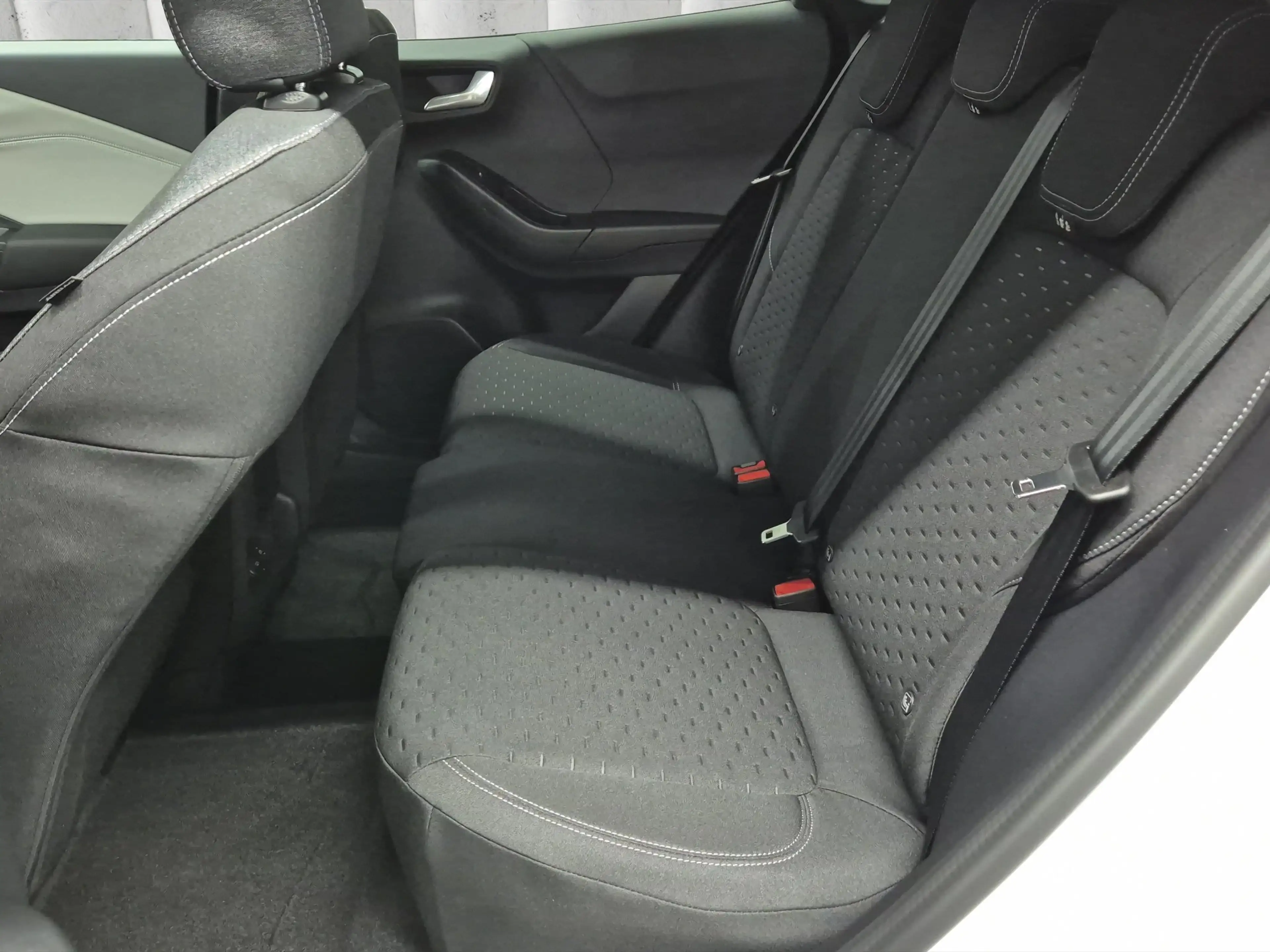 Ford Puma Gen-E 46.8 kWh Sports Utility Vehicle. 124 kW. 5-türig. — photo 11