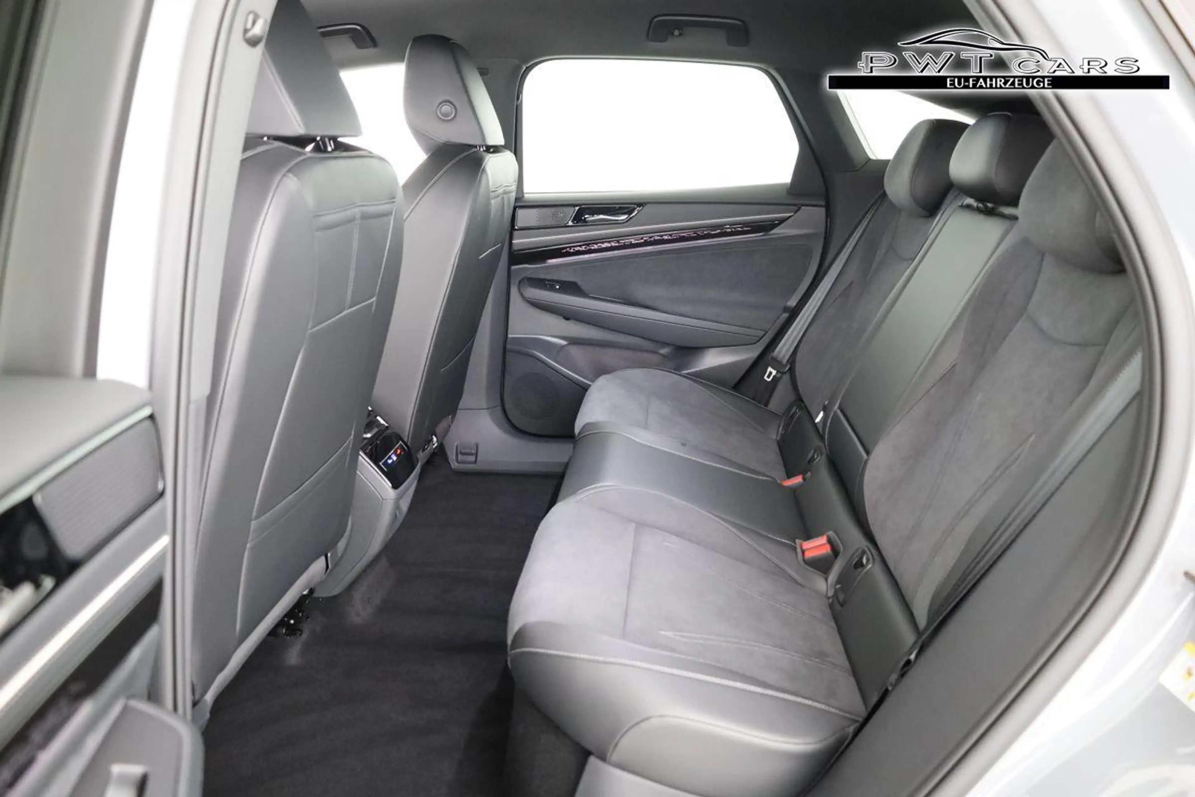 Volkswagen ID.7 Limousine Pro 210 kW Black, HuD, IQ.Light, IQ.D... — photo 10