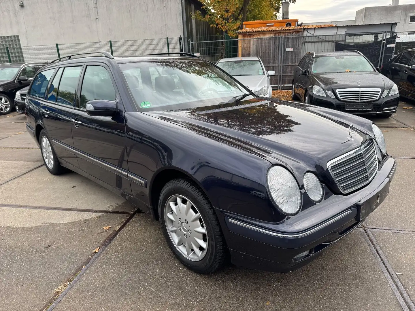 Mercedes-Benz E 240 T ELEGANCE 22000 Km Original. Garantie Bleu - 2