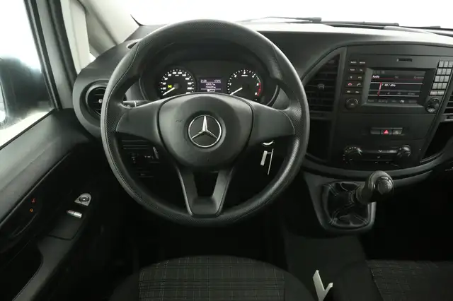 Mercedes-Benz Vito view 2