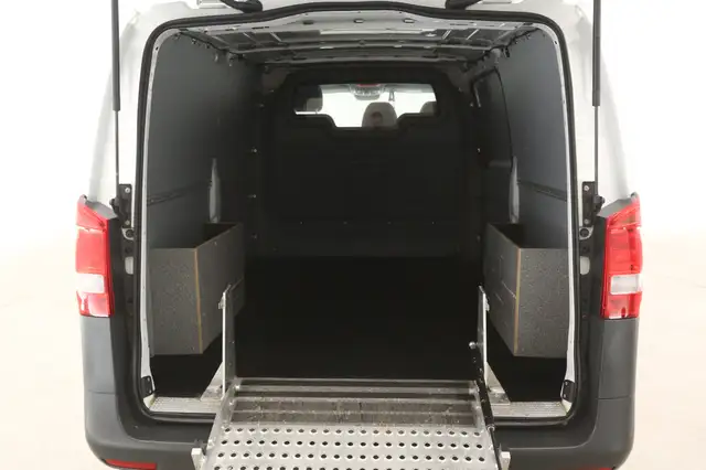 Mercedes-Benz Vito view 3