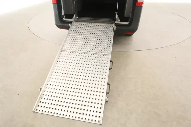 Mercedes-Benz Vito view 4