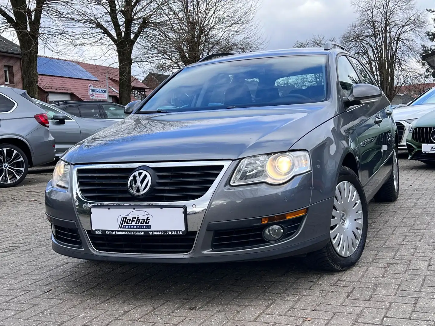 Volkswagen Passat Variant Trendline Grau - 1