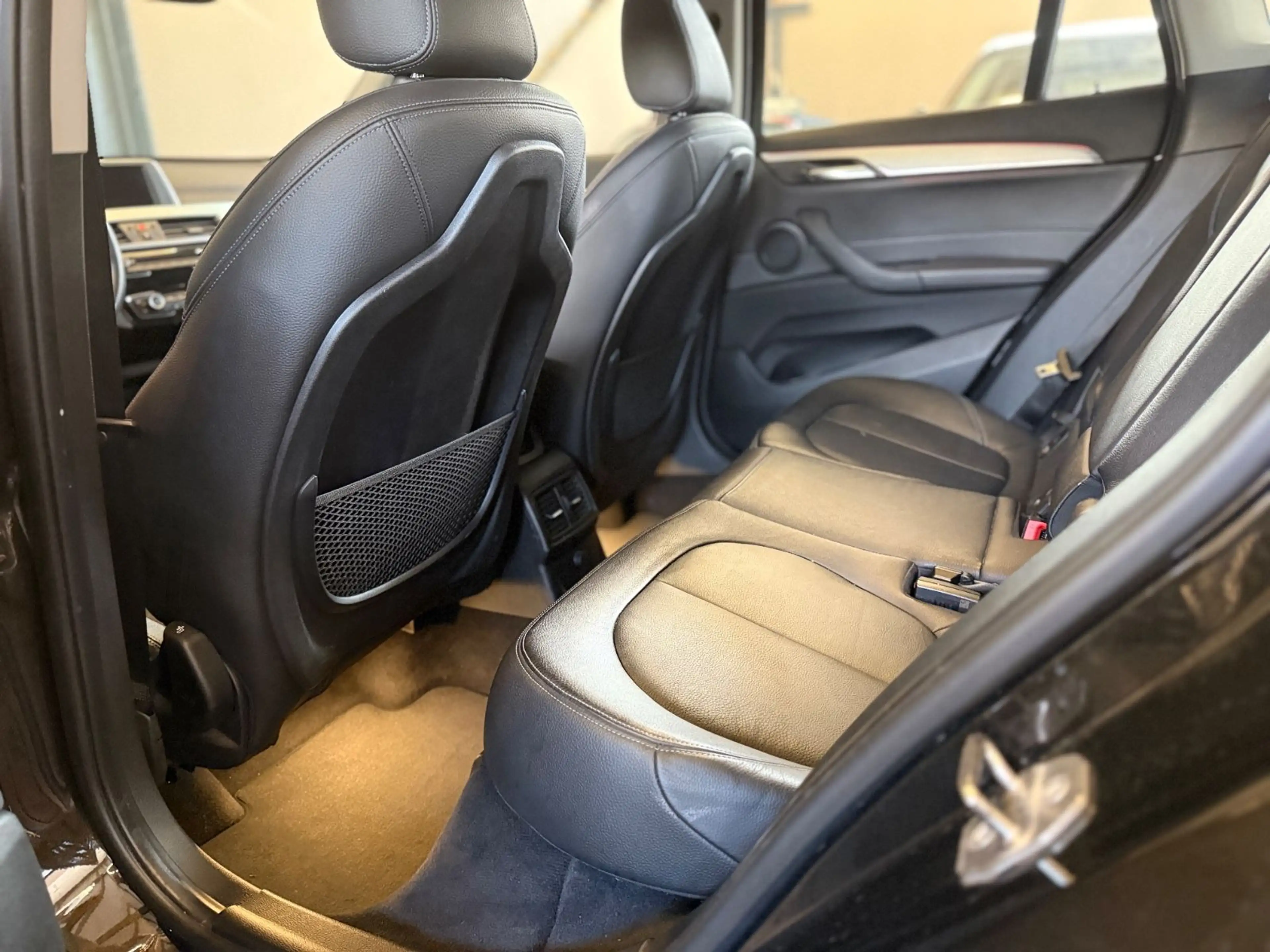 BMW X1 sDrive 18 d Sport Line LED/AHK/ — photo 7