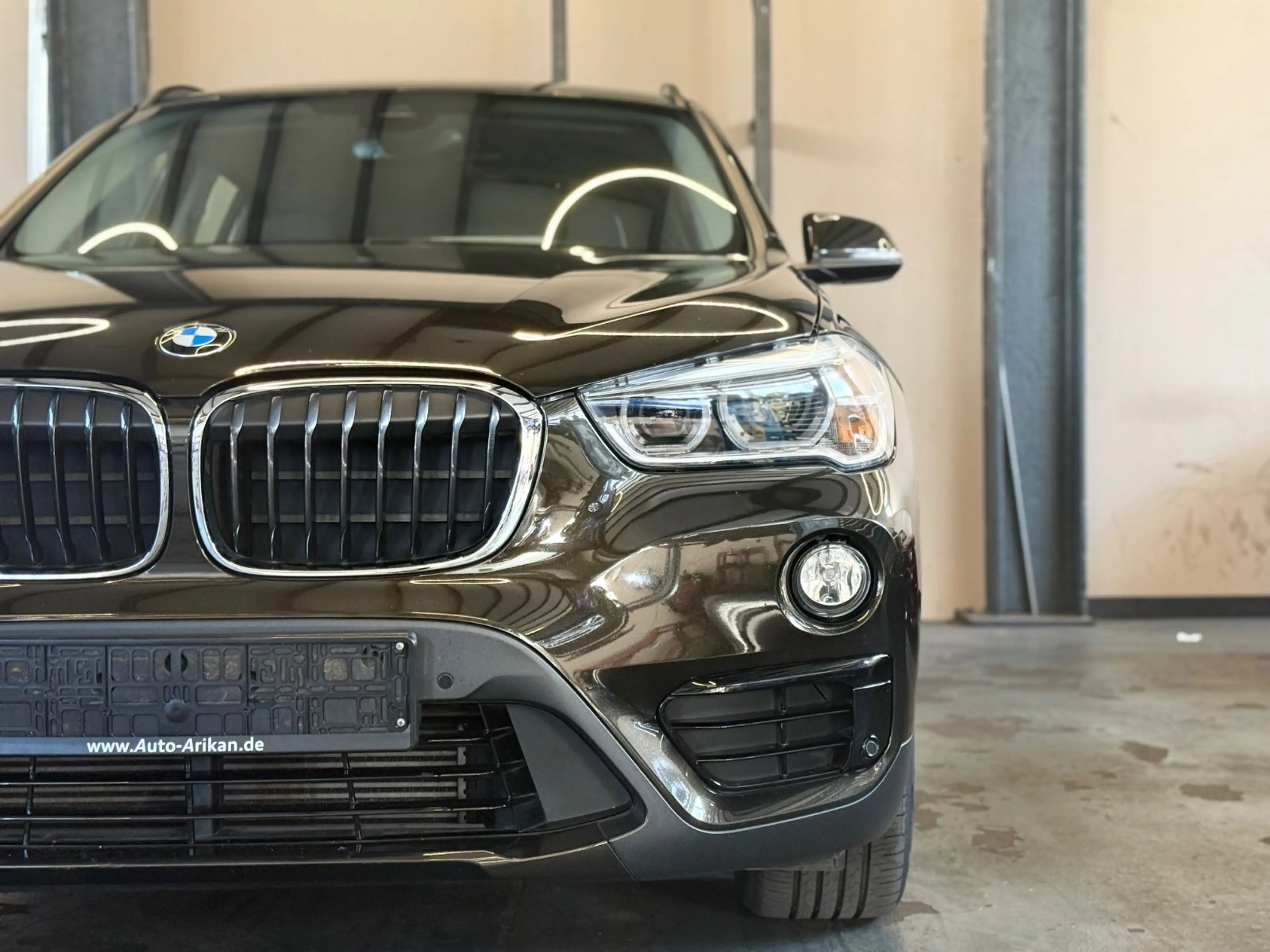 BMW X1 sDrive 18 d Sport Line LED/AHK/ — photo 3