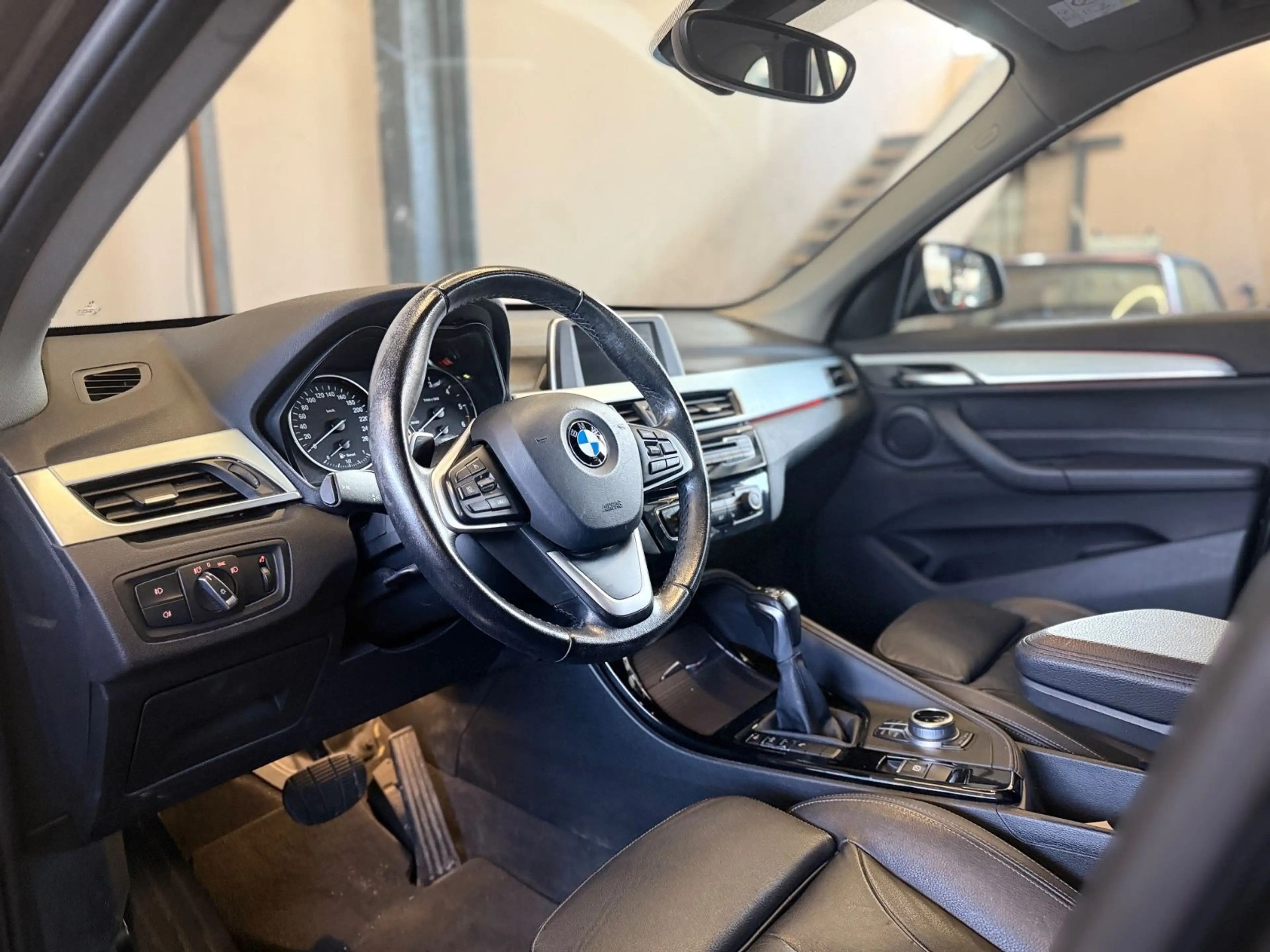 BMW X1 sDrive 18 d Sport Line LED/AHK/ — photo 8