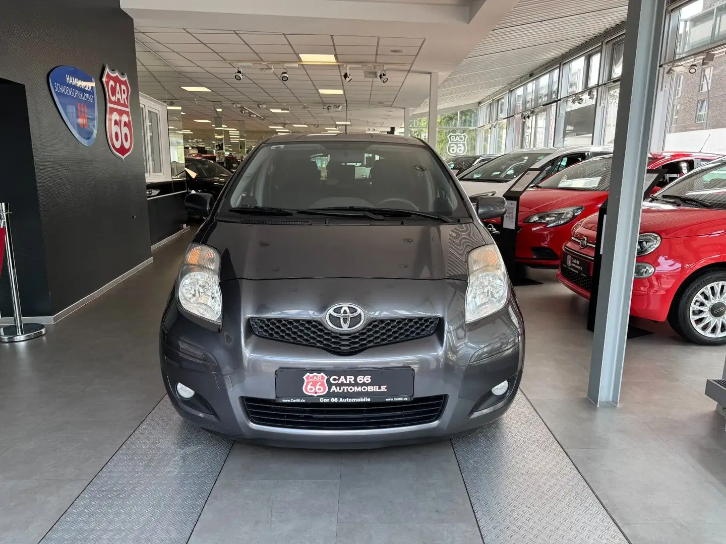 Toyota Yaris Edition / AUTOMATIK Grijs - 2
