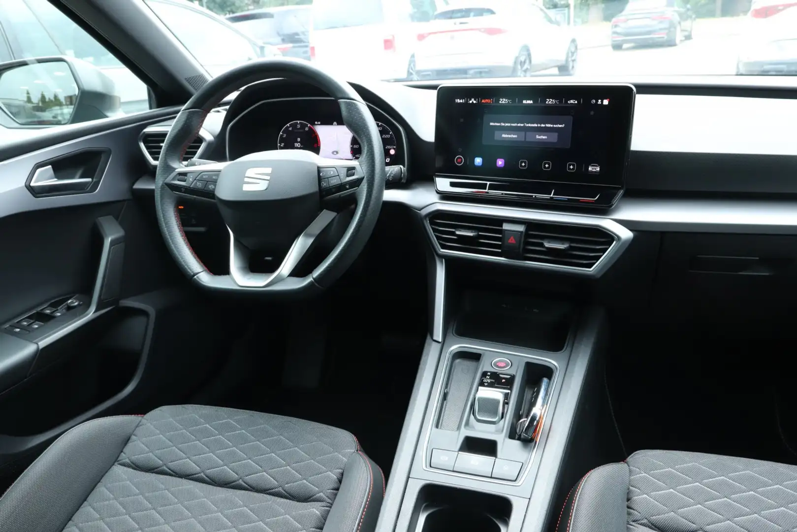 SEAT Leon 1.5 eTSI FR DSG*NAVI*SHZ*PDC*CLIMATRONIC Schwarz - 2