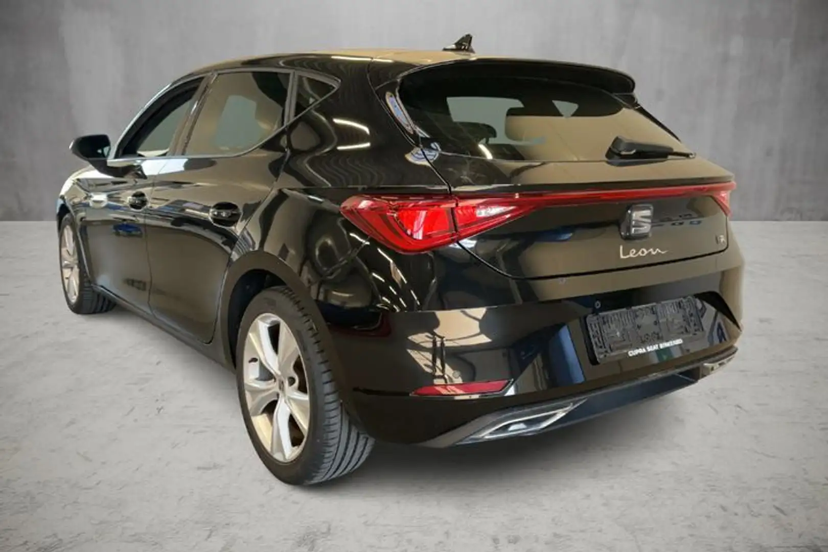 SEAT Leon 1.5 eTSI FR DSG*NAVI*SHZ*PDC*CLIMATRONIC Schwarz - 2