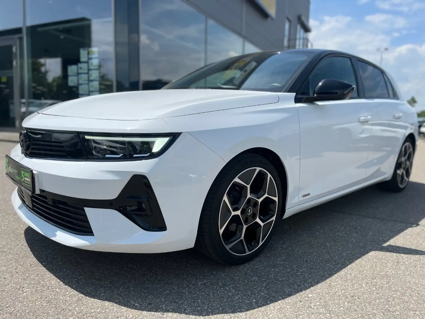 Opel Astra 1.2 Turbo Ultimate *Pano-Dach*Navi*Sitzheiz Weiß - 2