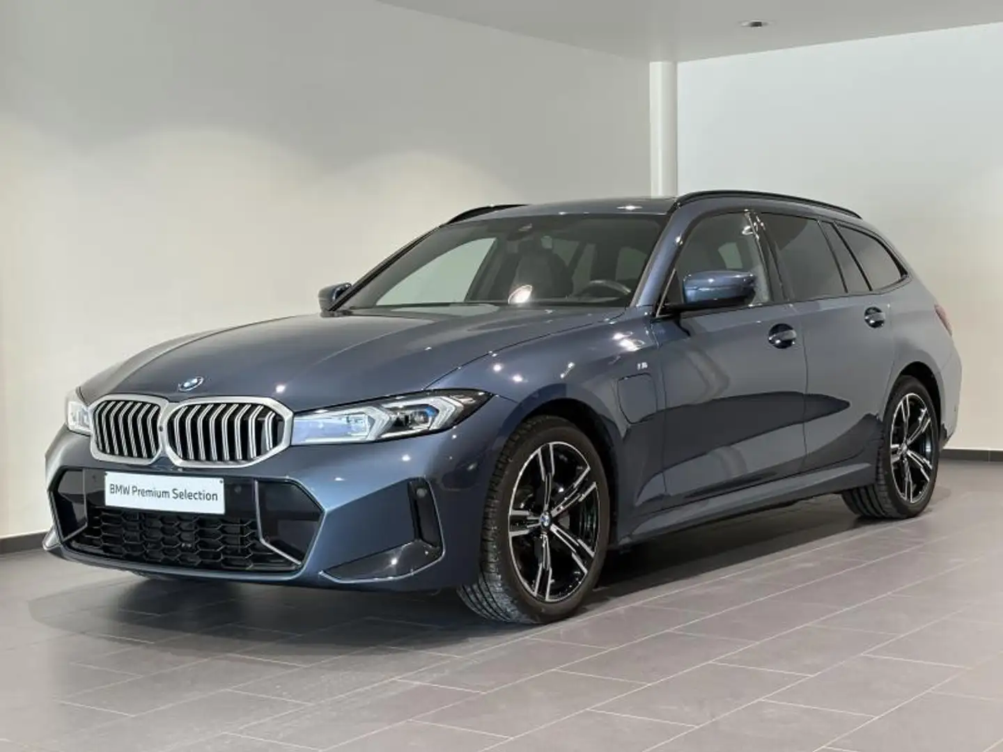 BMW 330 Touring Blau - 1