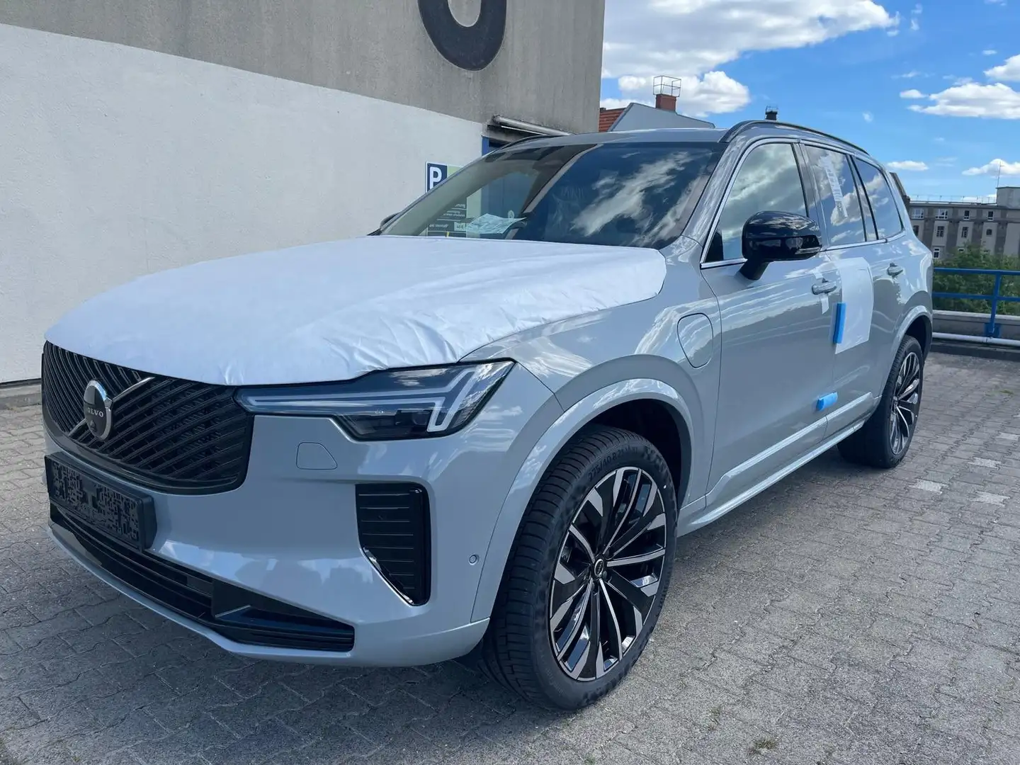 Volvo XC90 T8 Plus Dark AWD Pano 360* LP: 95.000€ Grigio - 1