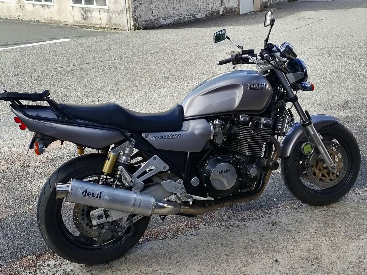 Yamaha XJR 1200