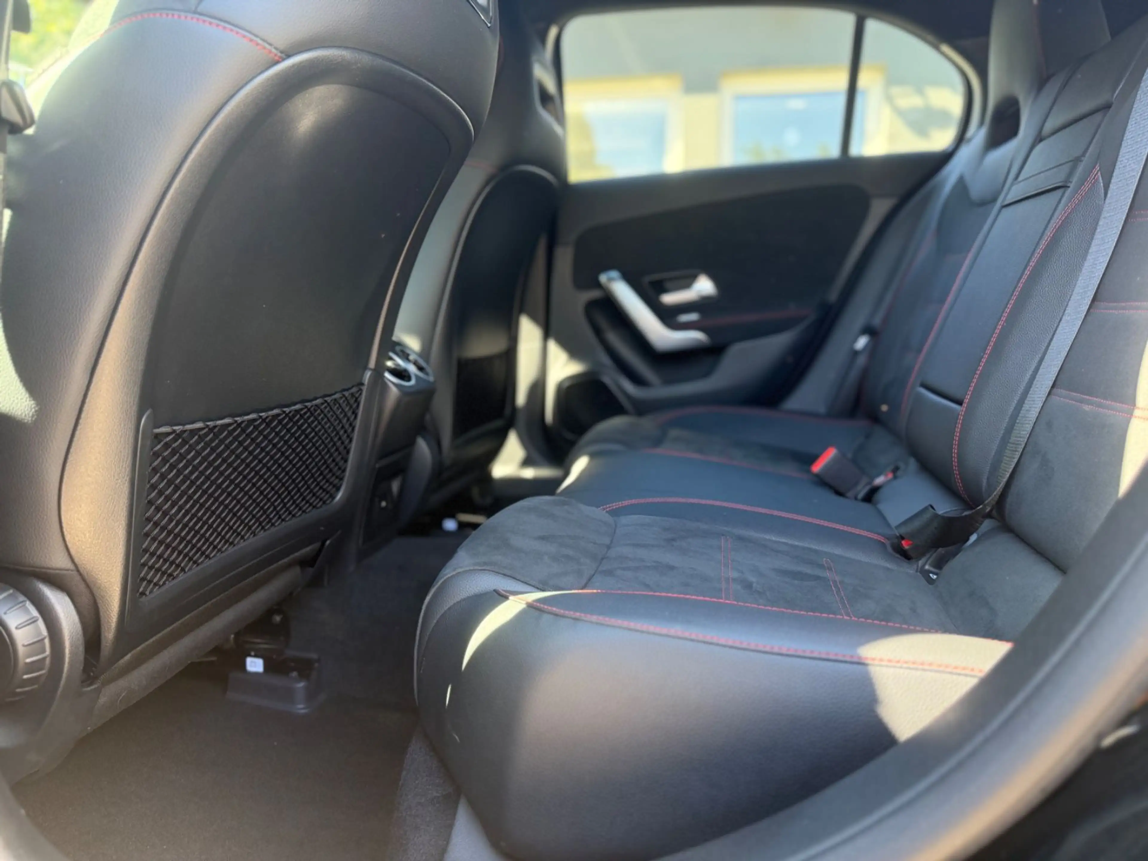 Mercedes-Benz A 200 d AMG/LED/Spur/Night/Keyless/Ambiente — photo 11