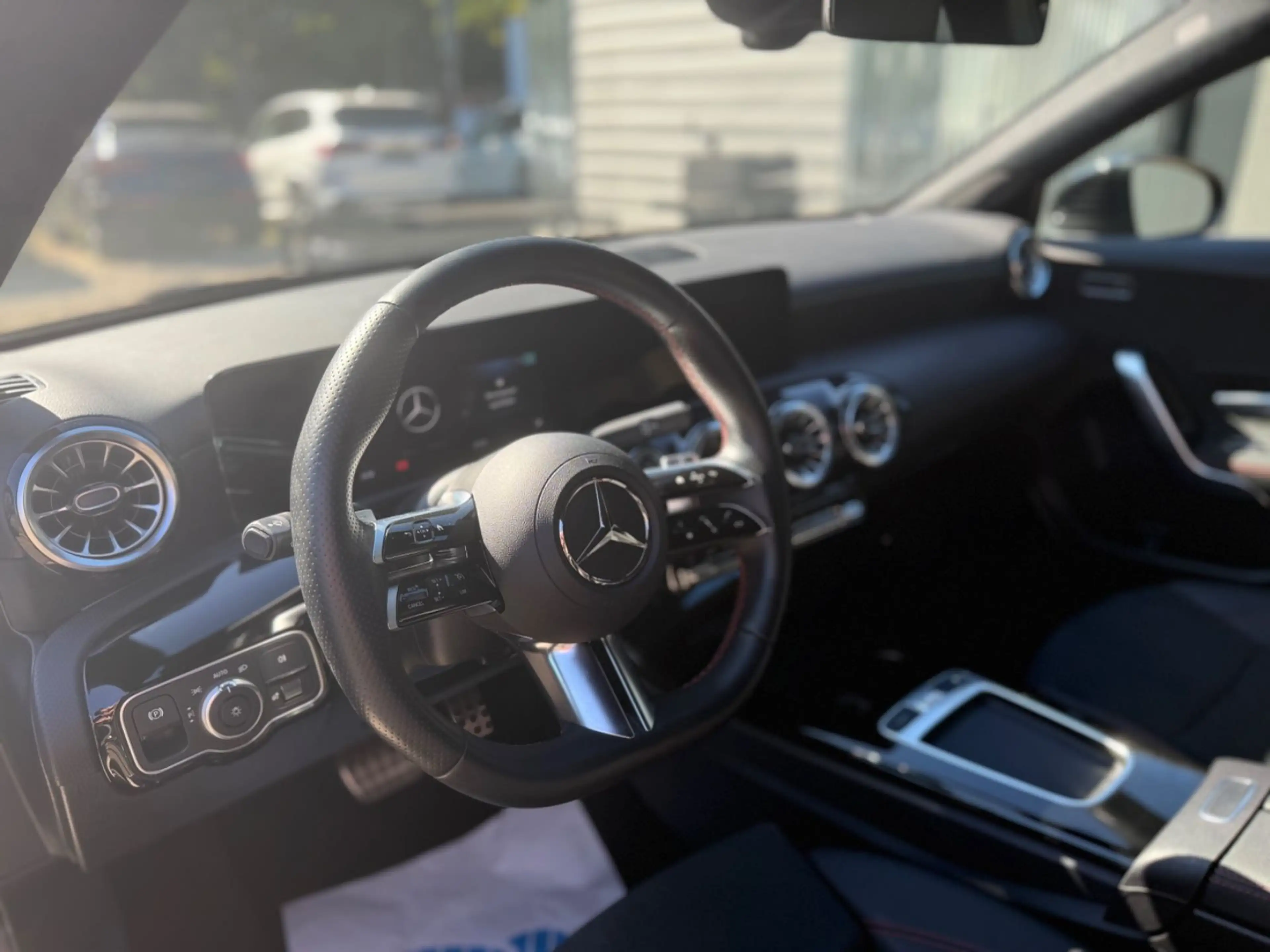 Mercedes-Benz A 200 d AMG/LED/Spur/Night/Keyless/Ambiente — photo 14