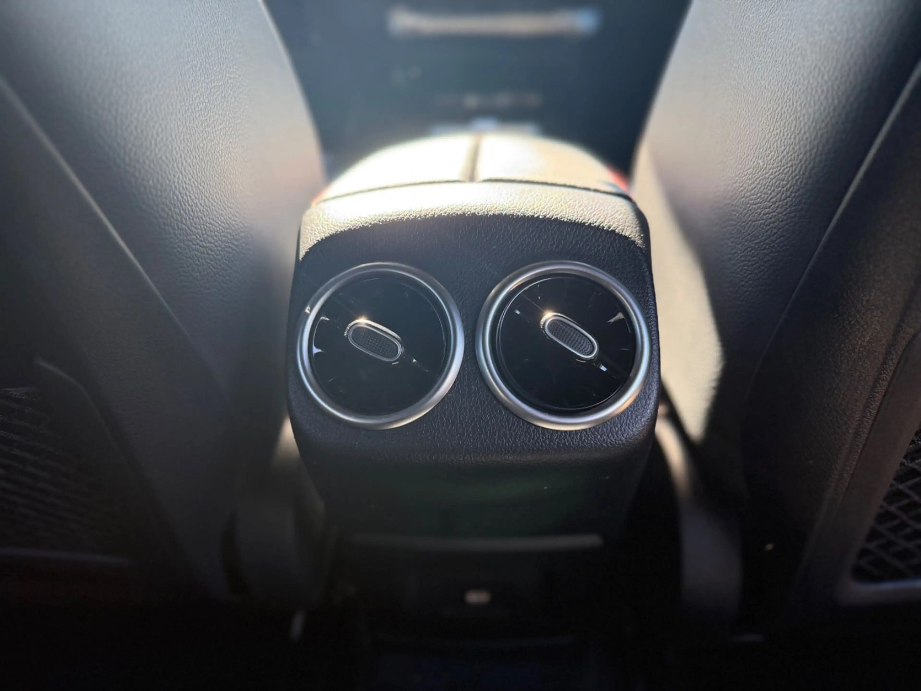 Mercedes-Benz A 200 d AMG/LED/Spur/Night/Keyless/Ambiente — photo 12