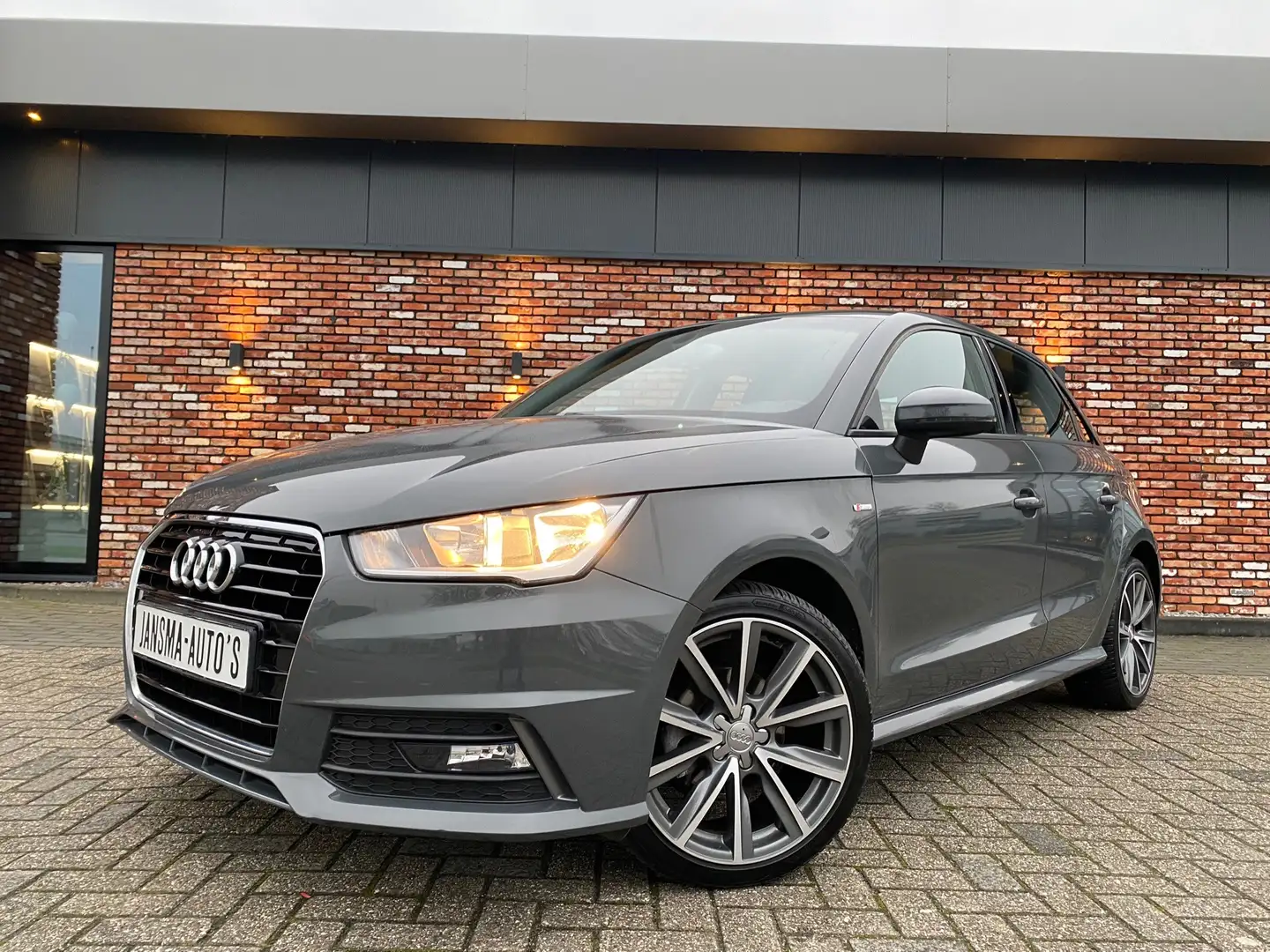 Audi A1 Sportback 1.0 TFSI Sport S-Line 73000km Navi Stoel Grau - 1