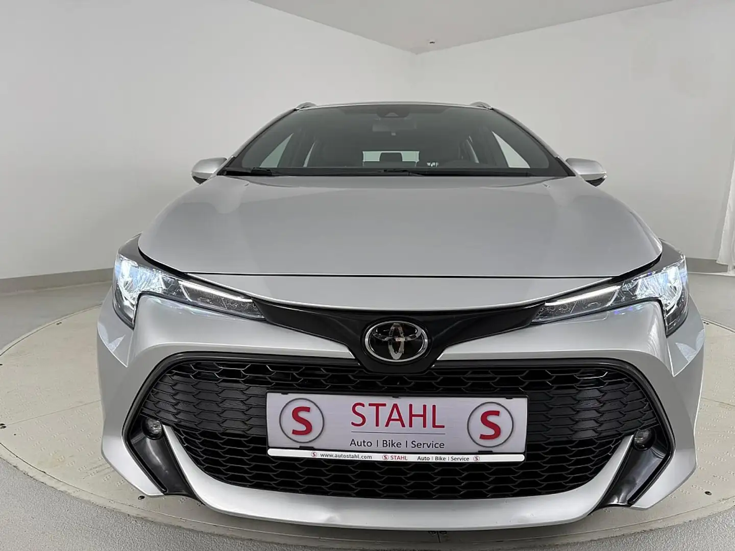 Toyota Corolla Kombi 1,2 Turbo Active | Stahl Wien 22 Silber - 2