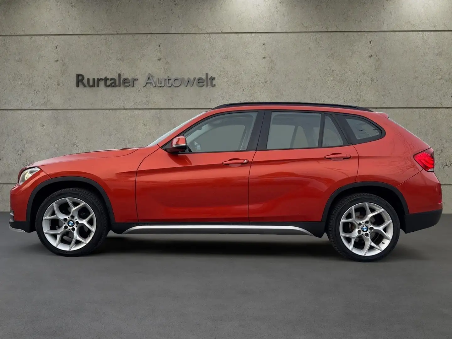BMW X1 Baureihe X1 18 d xDrive *NAVI*SHZ*S-DACH*PDC* Narancs - 2