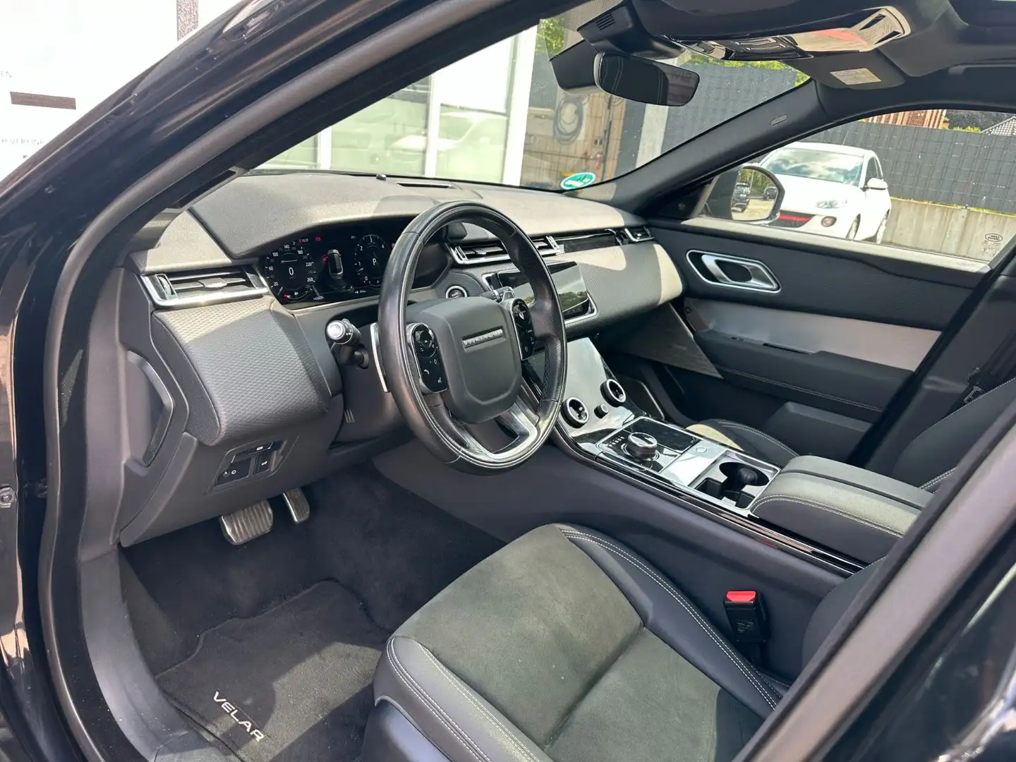 Land Rover Range Rover Velar R-Dynamic*PANO*RFK*SHZ*FSE*FSH Schwarz - 2