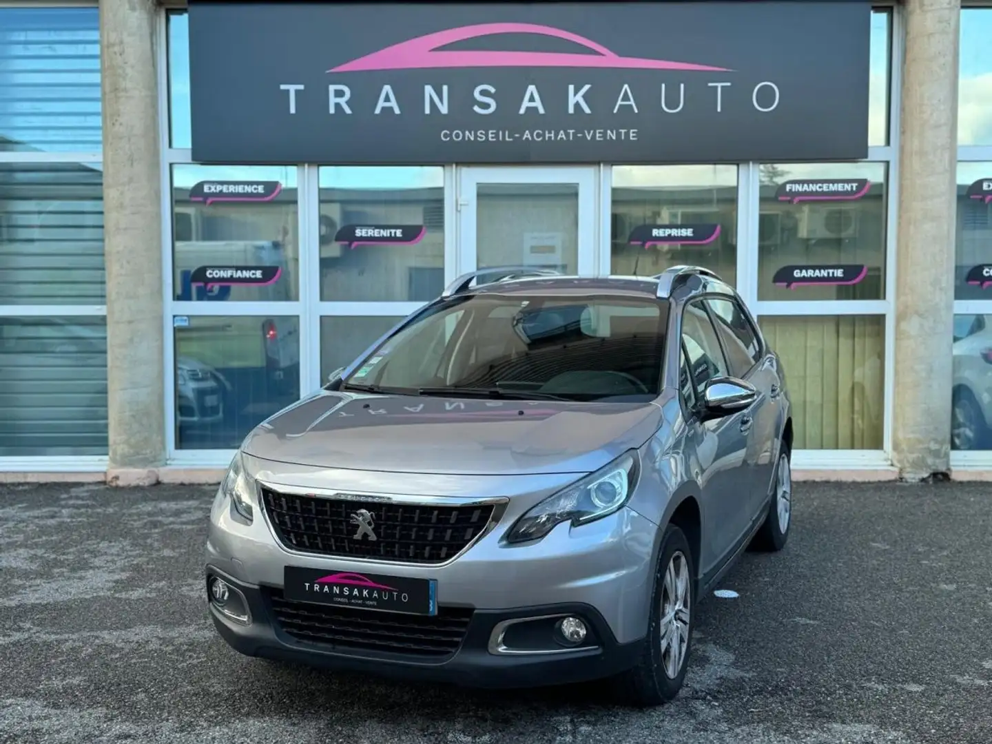 Peugeot 2008 1.2 PureTech 110ch SS BVM5 Allure Grau - 1