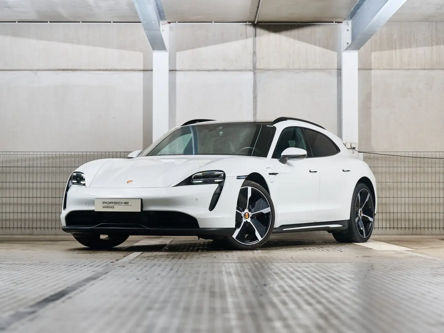 Porsche Taycan Sport Turismo Weiß - 1