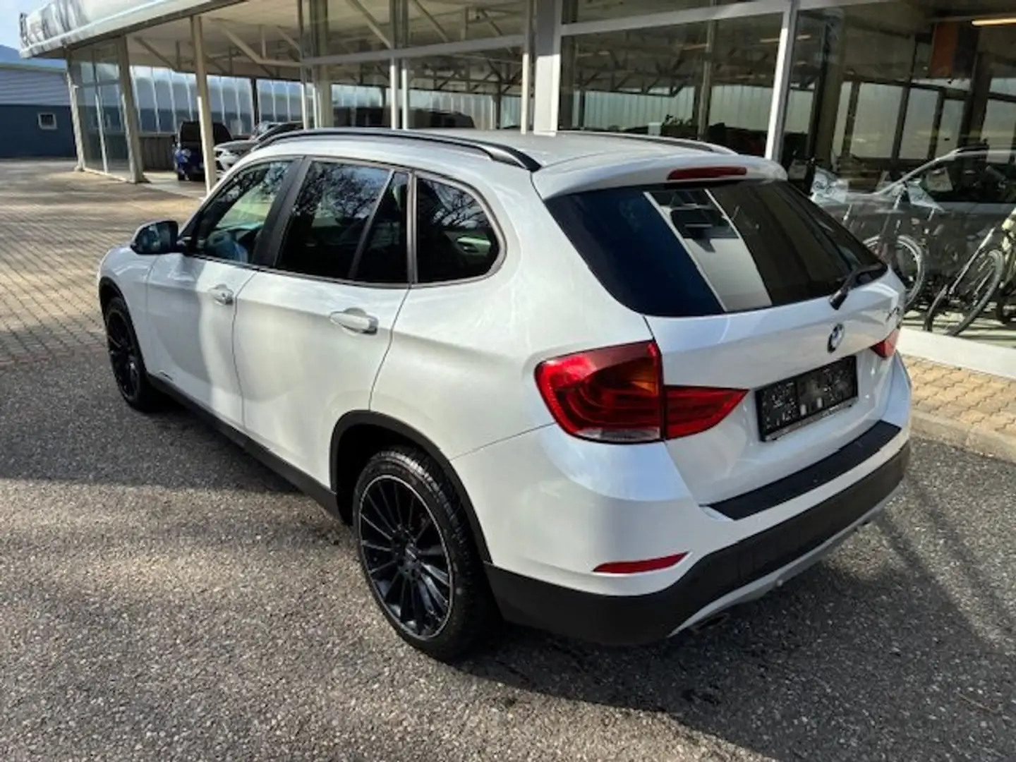 BMW X1 xDrive18d Österreich Paket Weiß - 2
